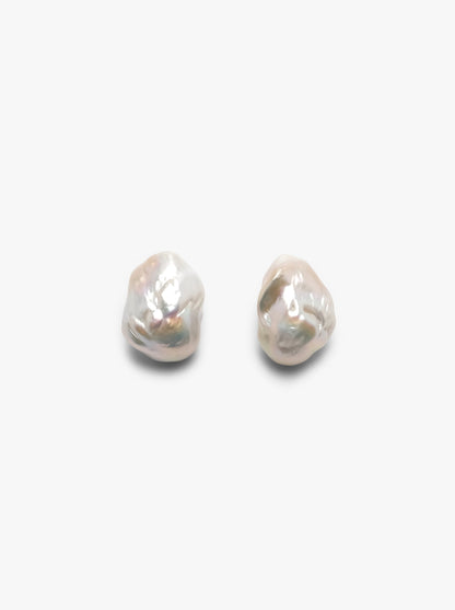 Mint stud earrings: baroque pearl