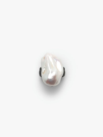Mint ring: baroque pearl, leather