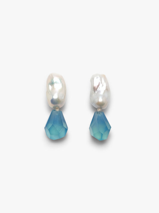 Earclips: aquamarine, baroque pearl