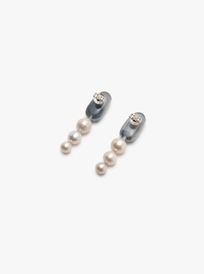 Stud earrings: kyanite, freshwater pearls