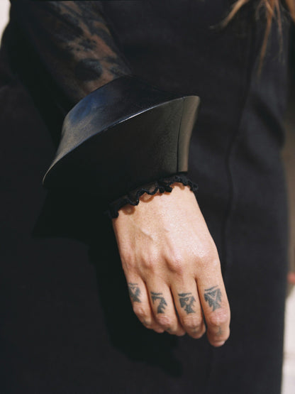 Daisy bracelet: black acacia