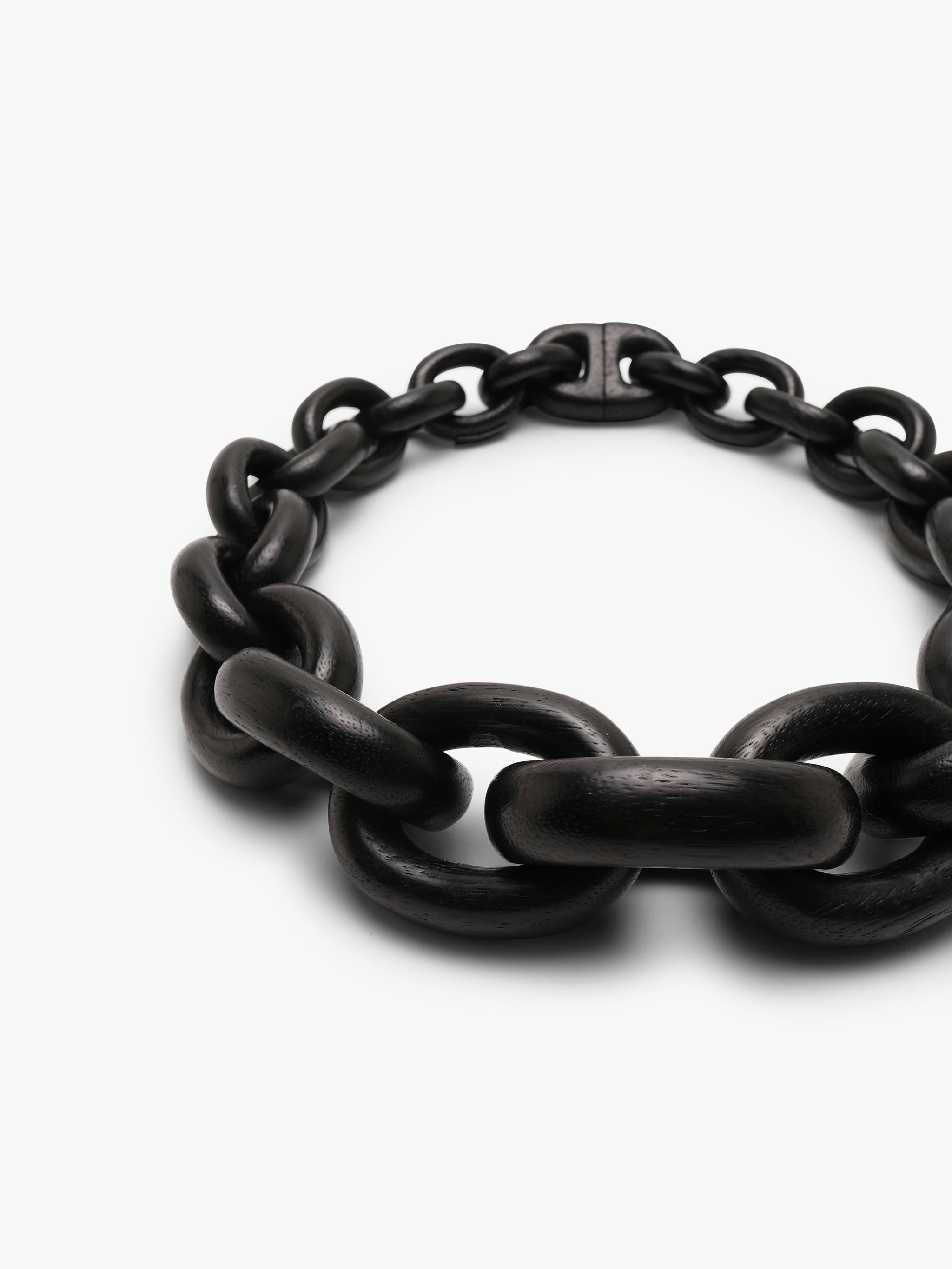 Delhi necklace: black acacia