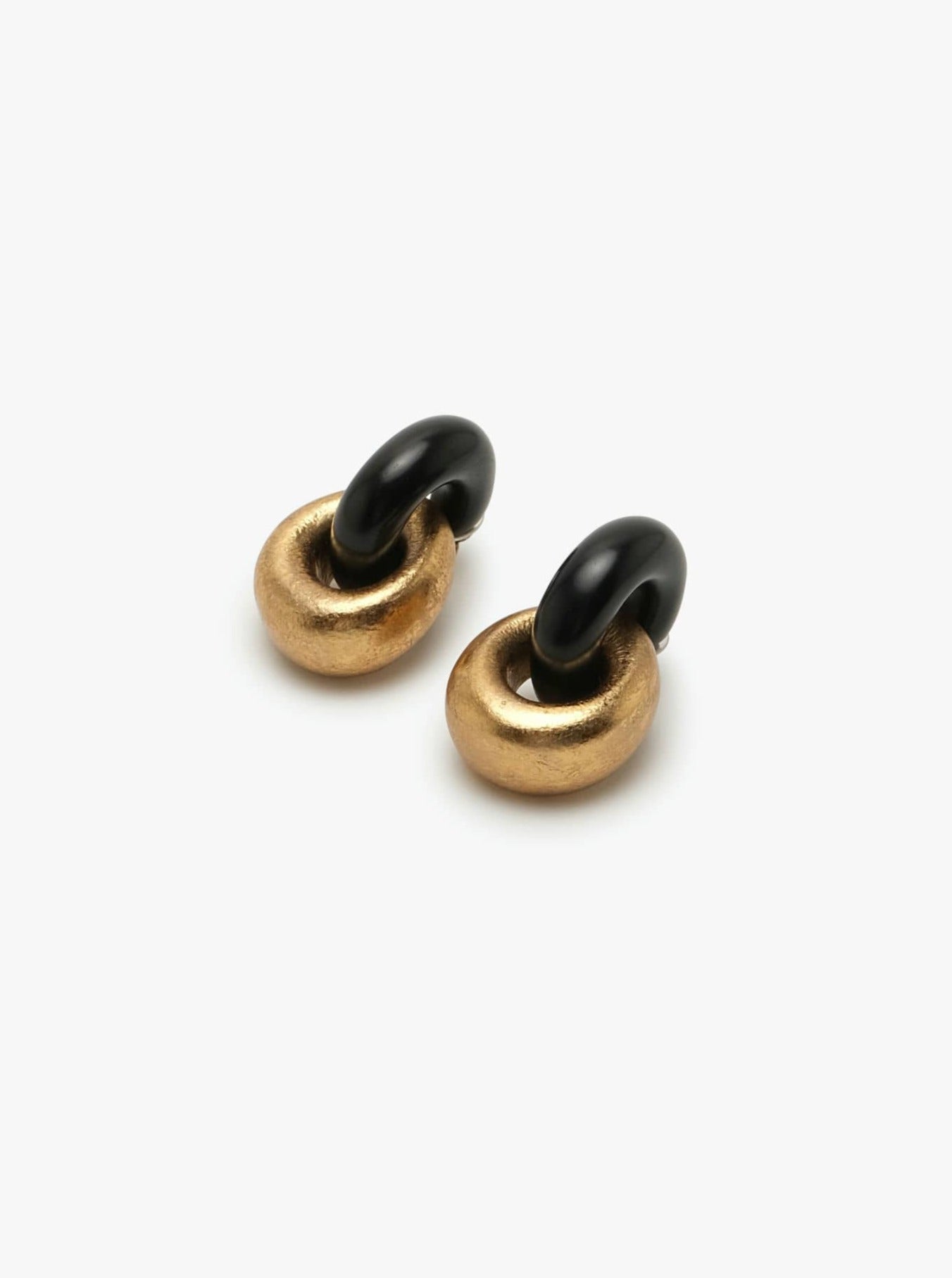 Havana earrings: black and gold