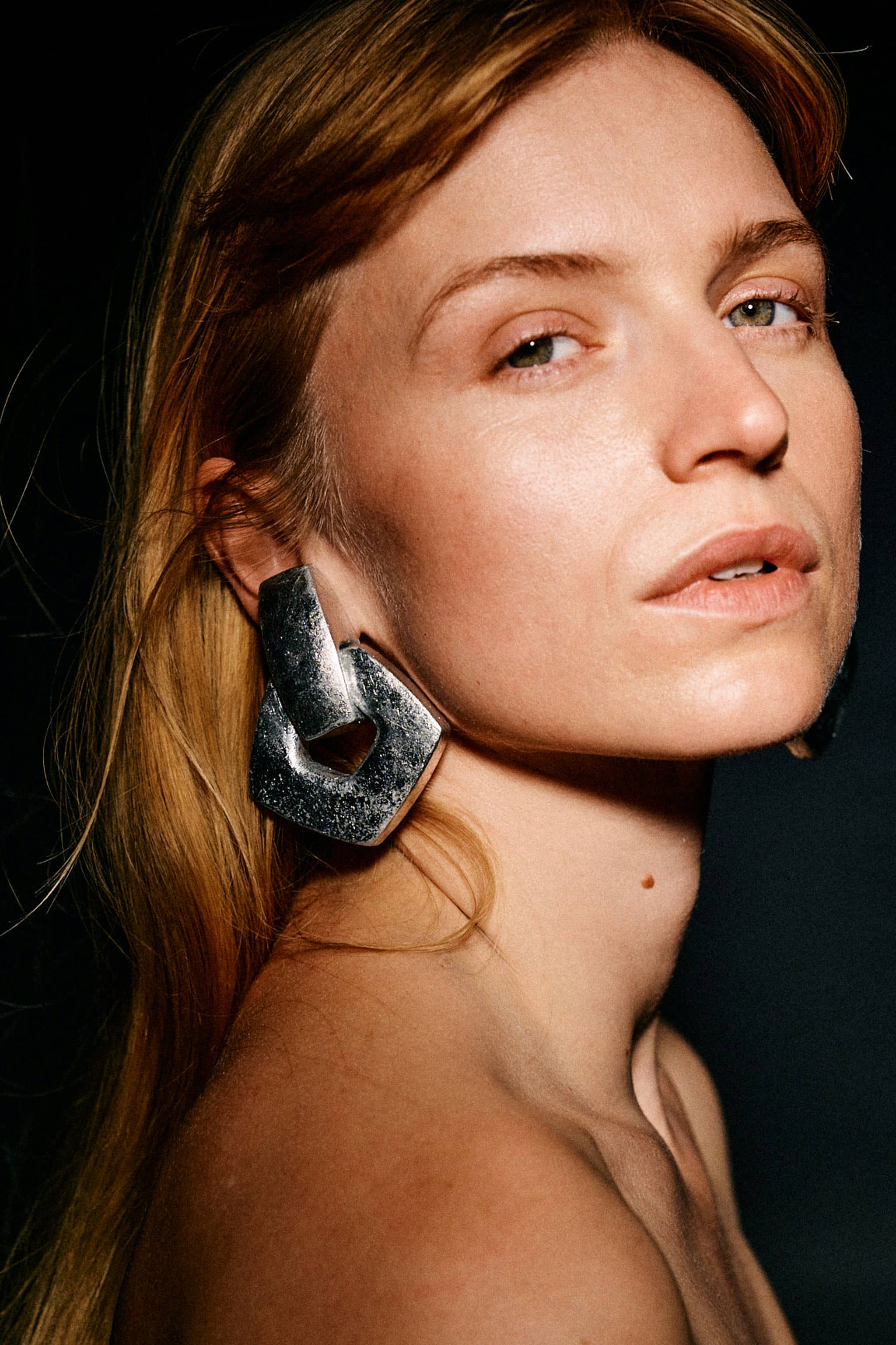 Moris earclips; acacia, silverfoil