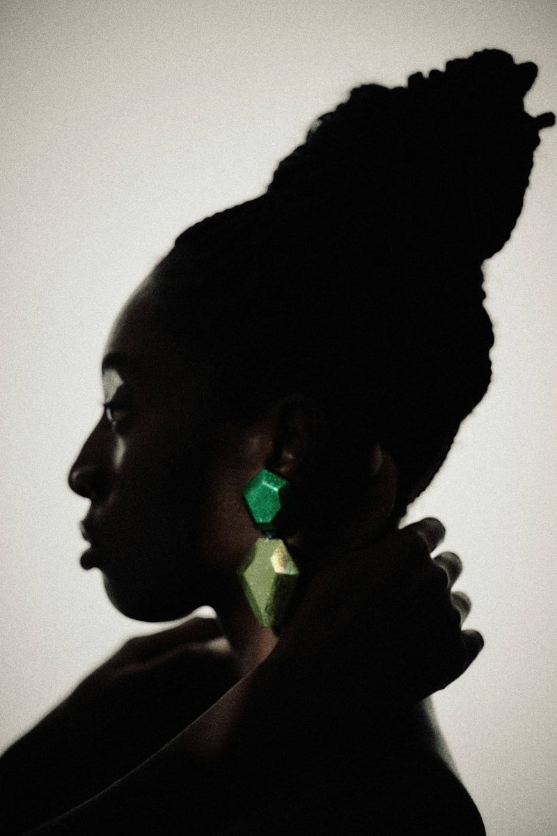Nebu earrings: green foil, acacia