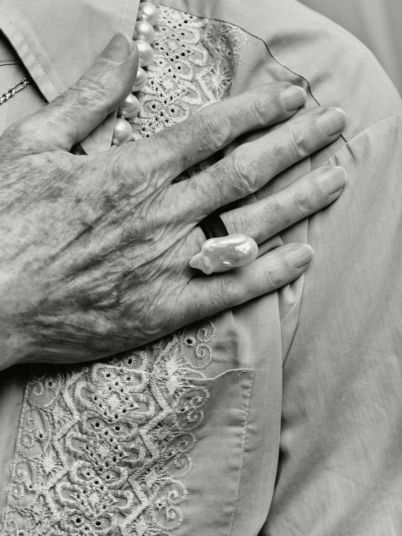 Lune ring: baroque pearl, leather