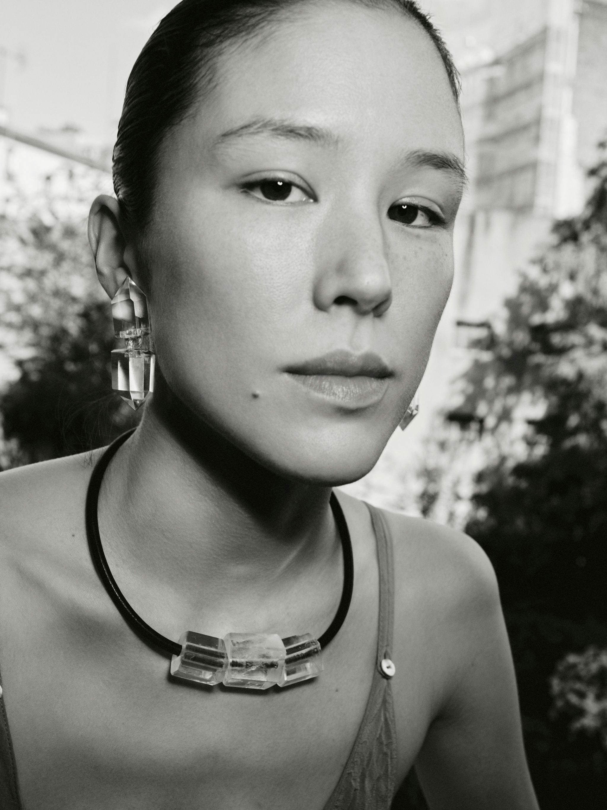 Élume necklace: leather, mountain crystal