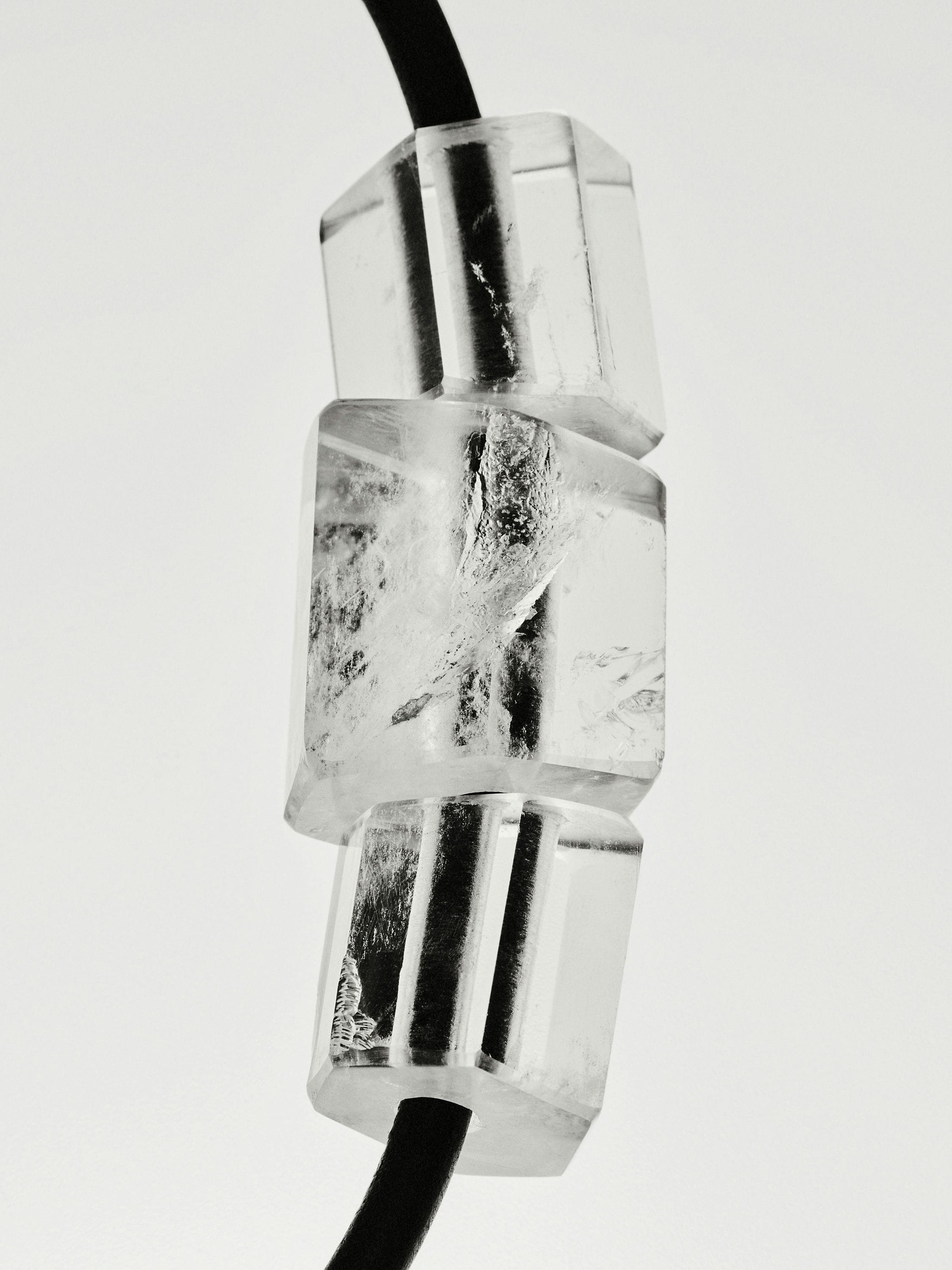 Élume necklace: leather, mountain crystal