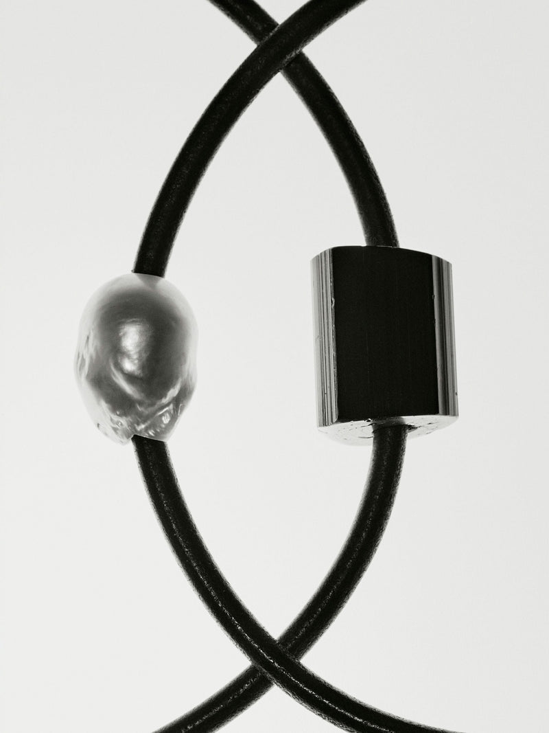 Liaison necklace: leather, bog oak, tourmaline