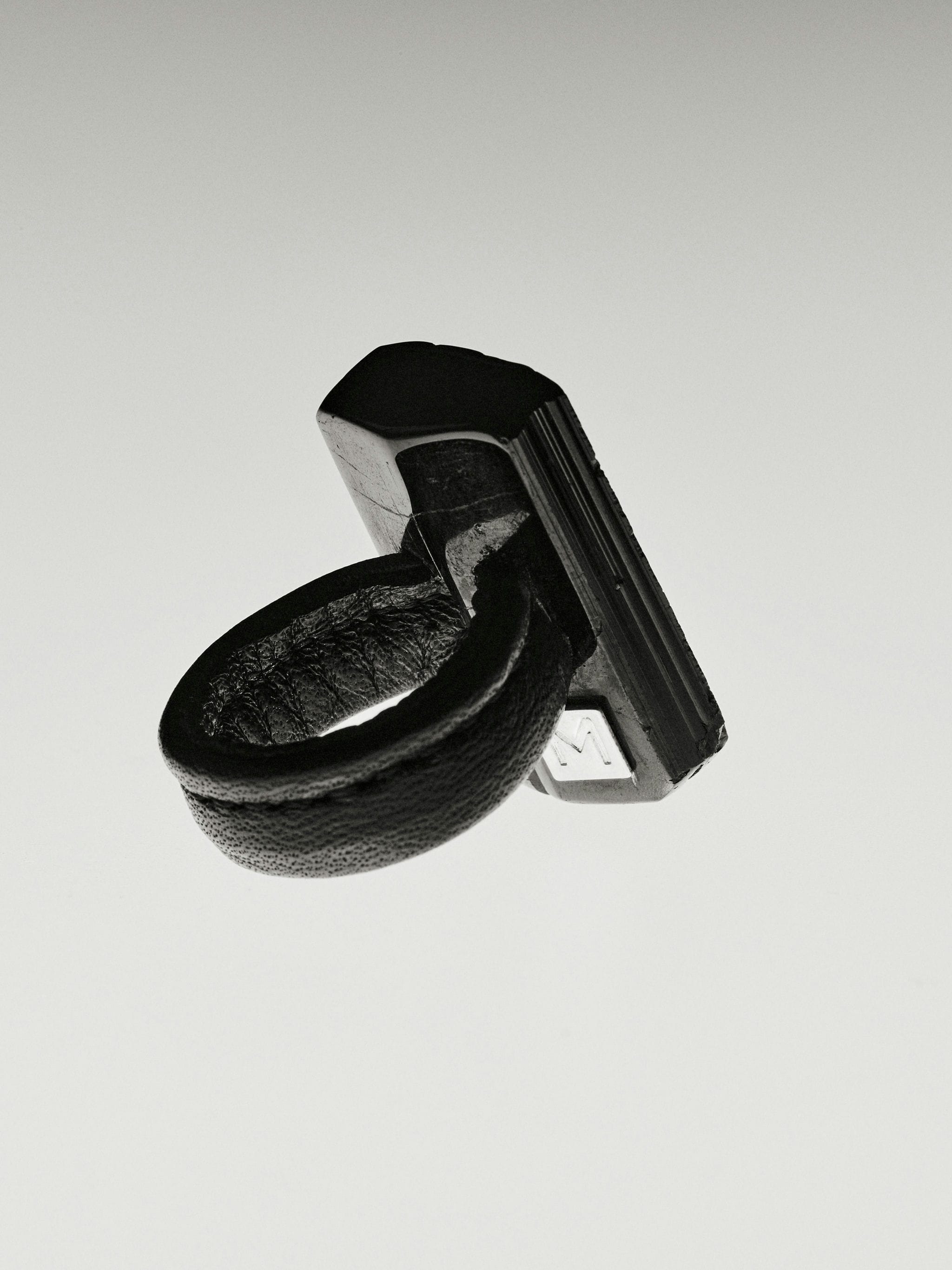 Mint ring: black tourmaline, leather