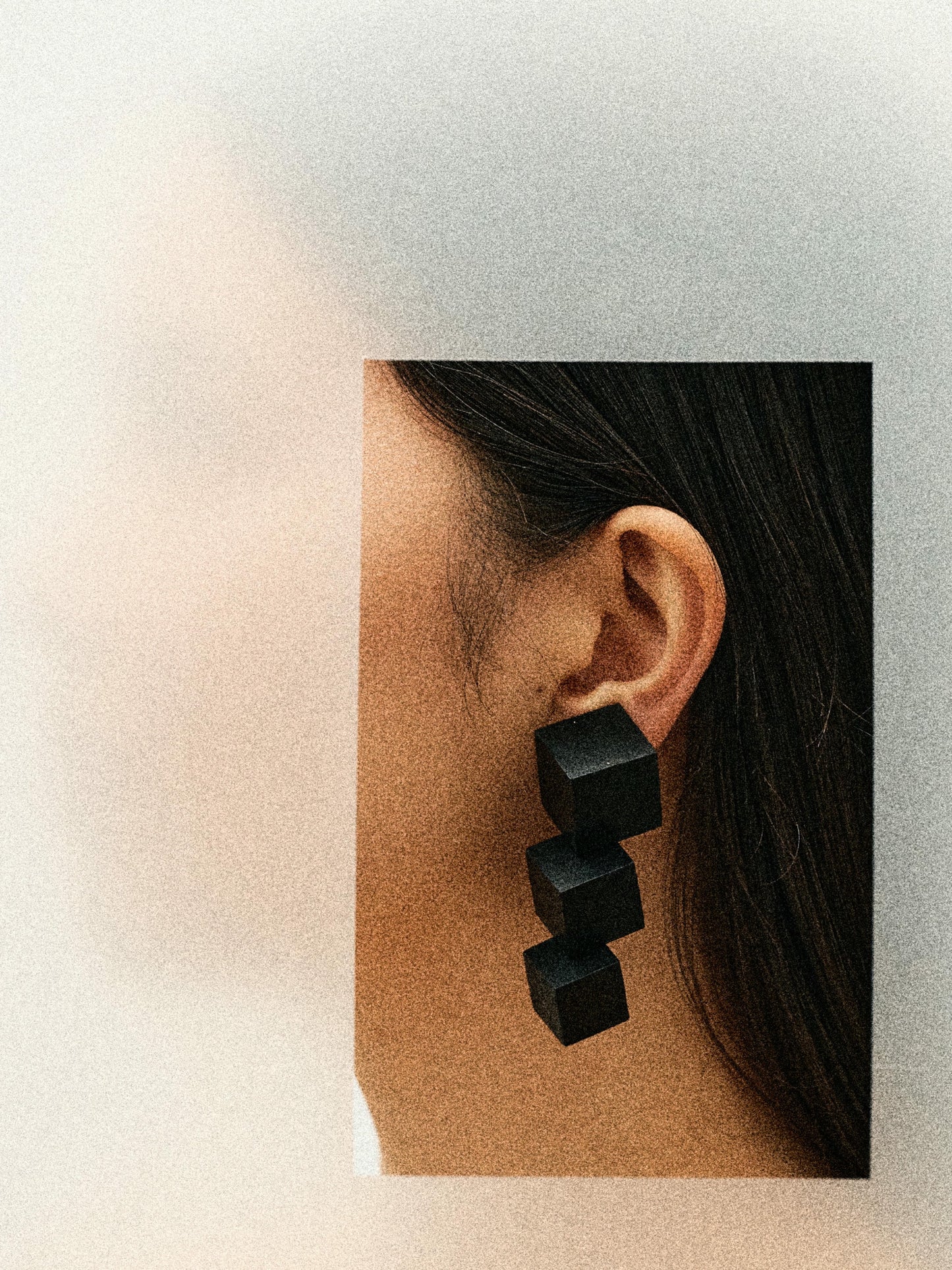 Ignis earring: black acacia