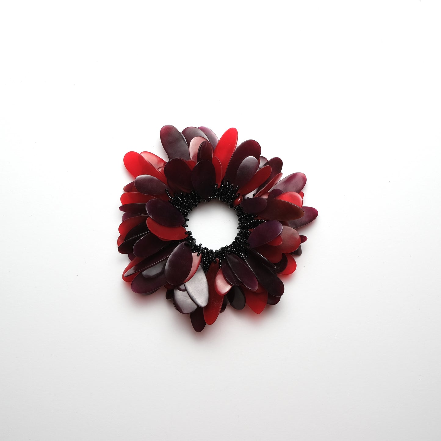 Bracelet in red horn