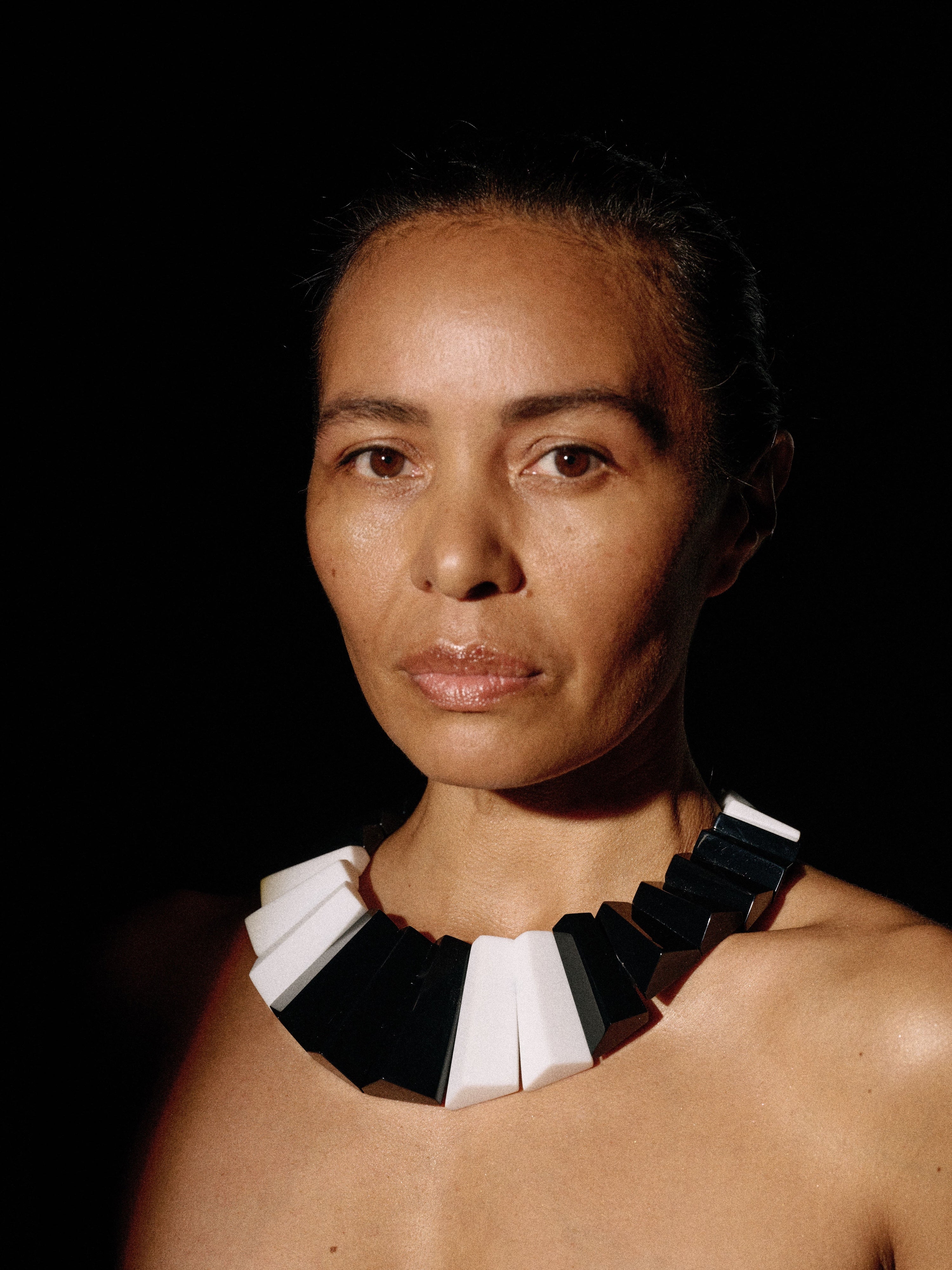 Sirocco necklace: black/white greencast