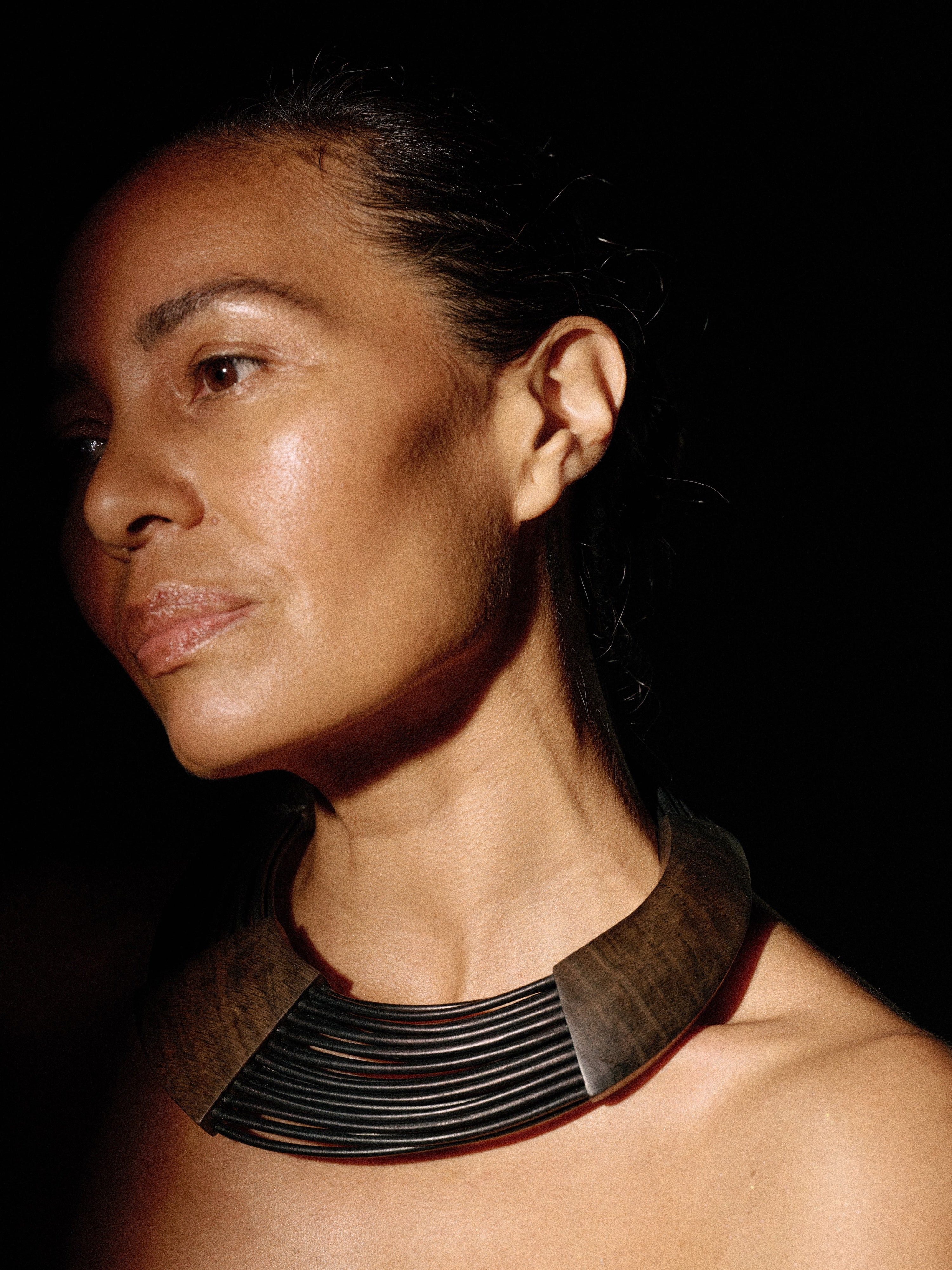 Brisa necklace: bog oak, leather