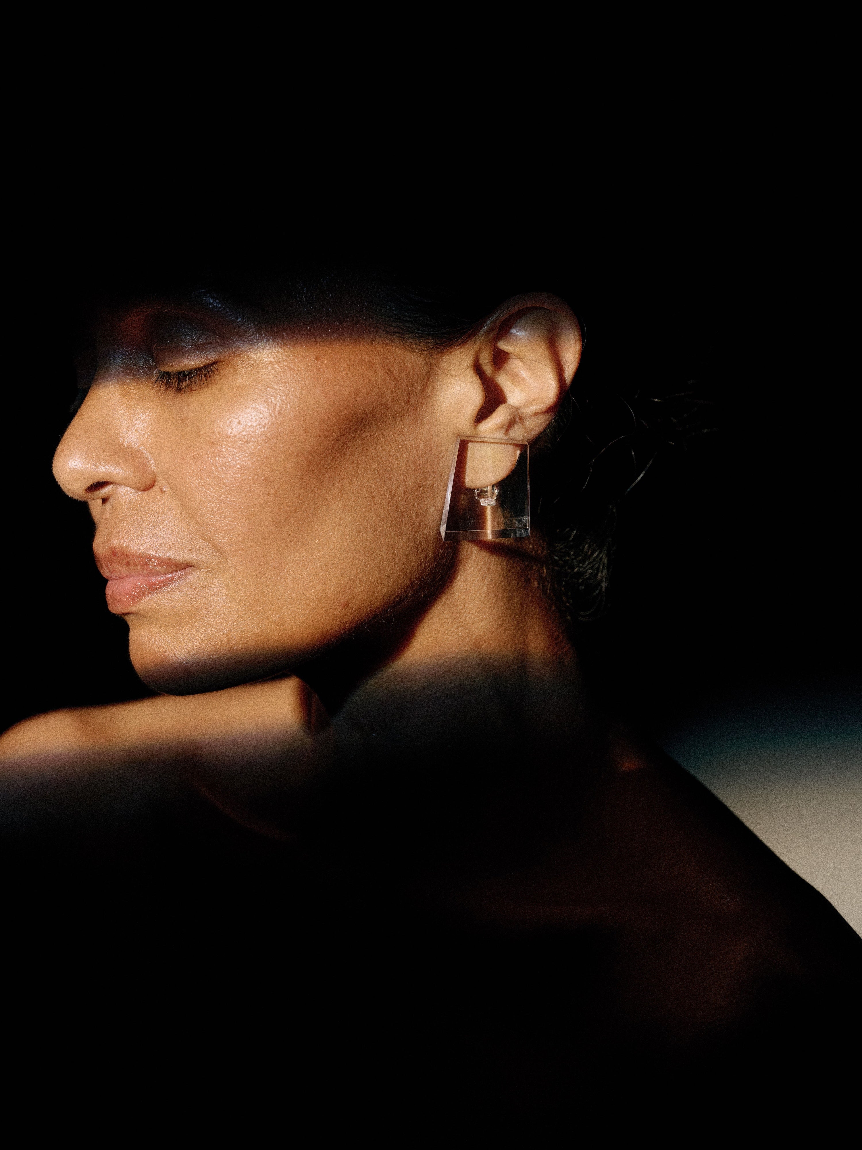 Tzul earrings: clear greencast