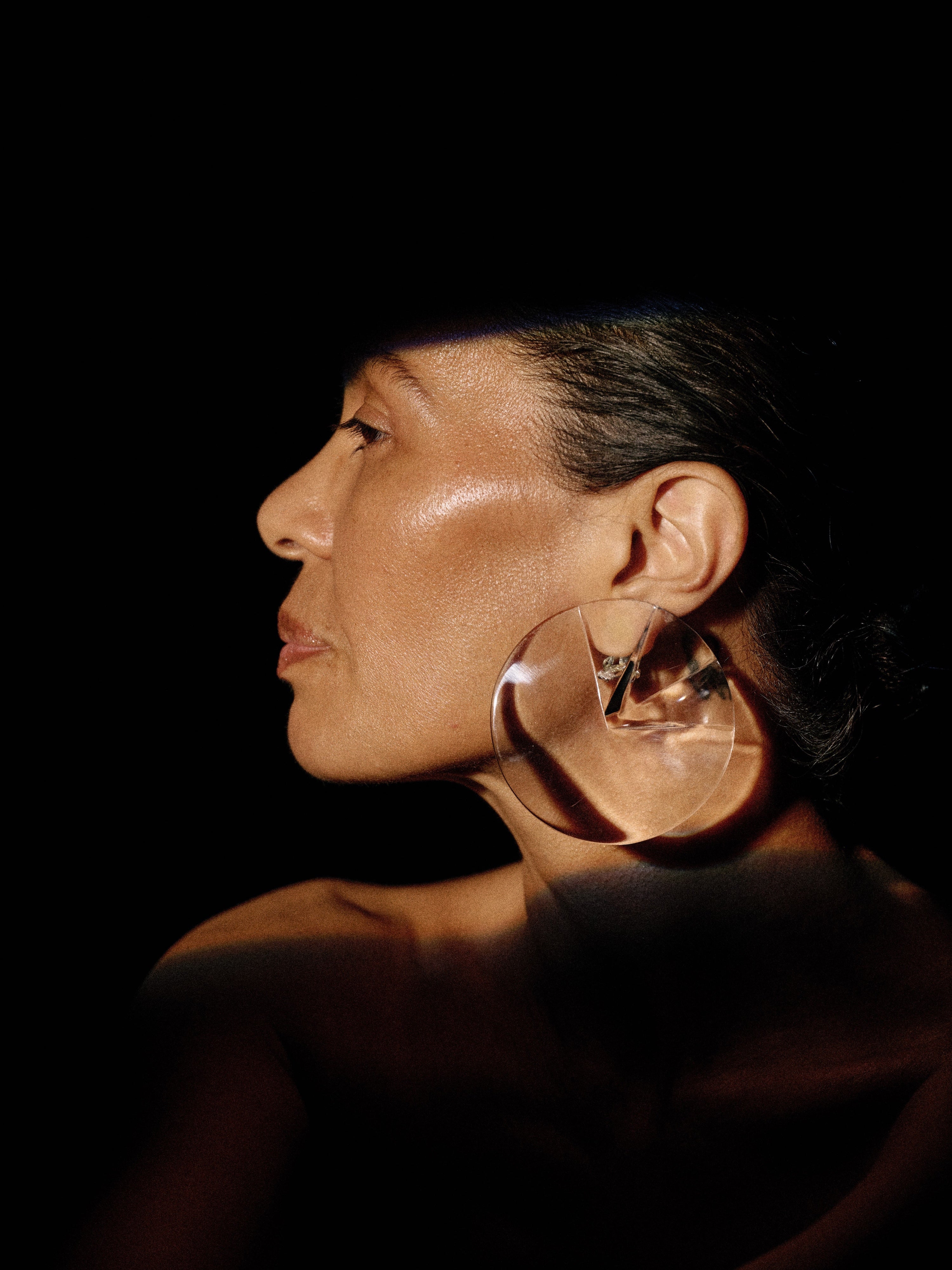 Nomi earrings: transparent greencast