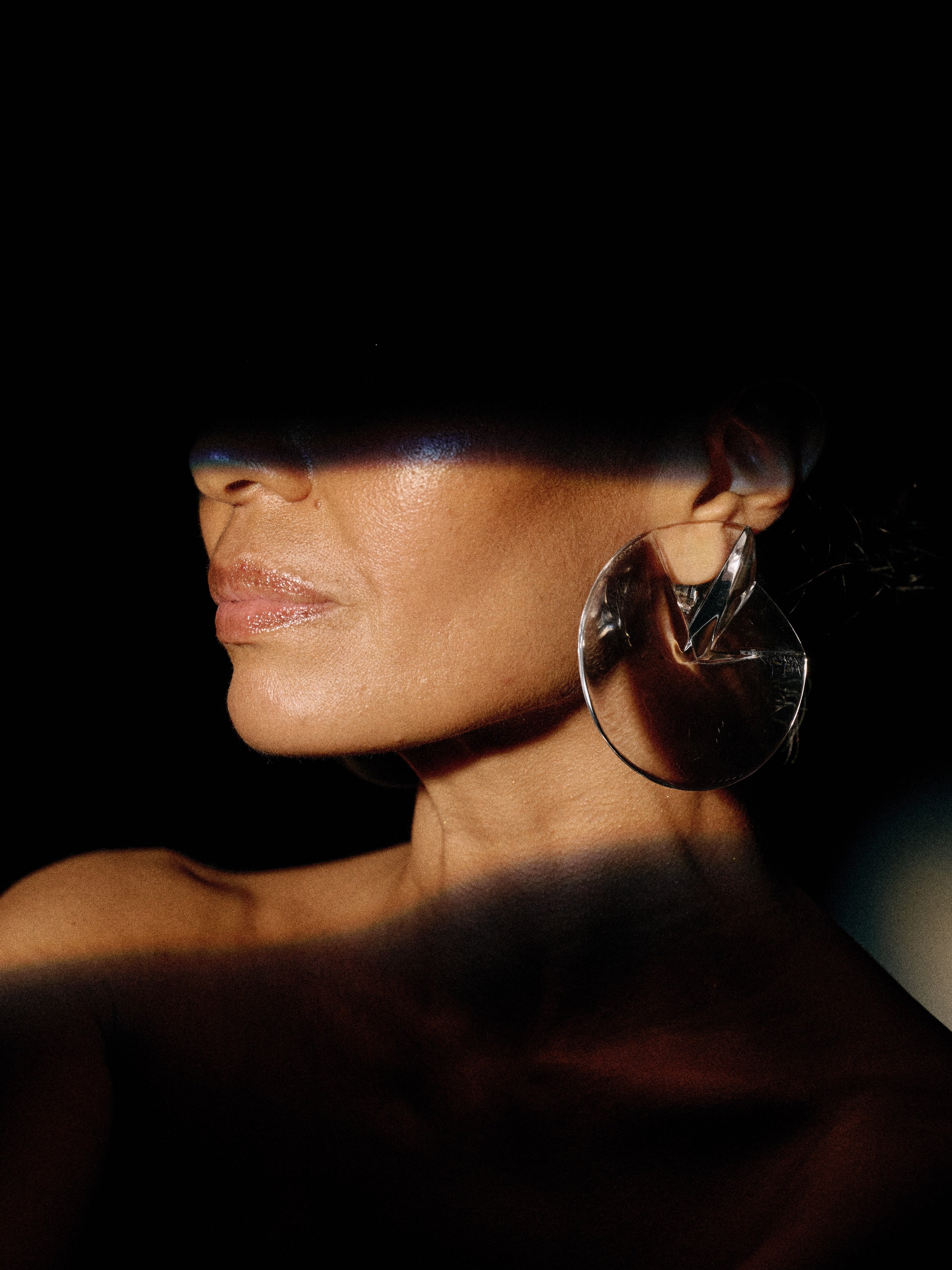 Nomi earrings: transparent greencast