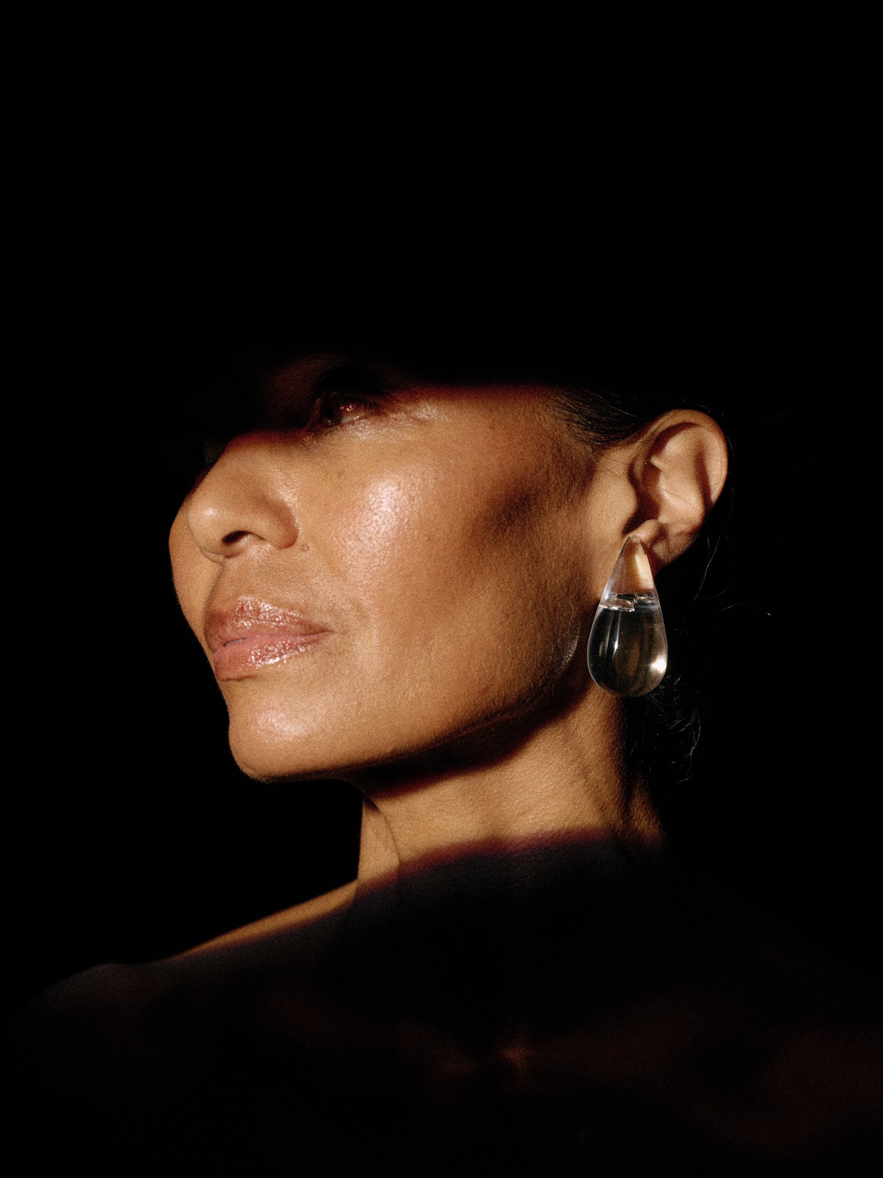 Nia earrings: clear greencast