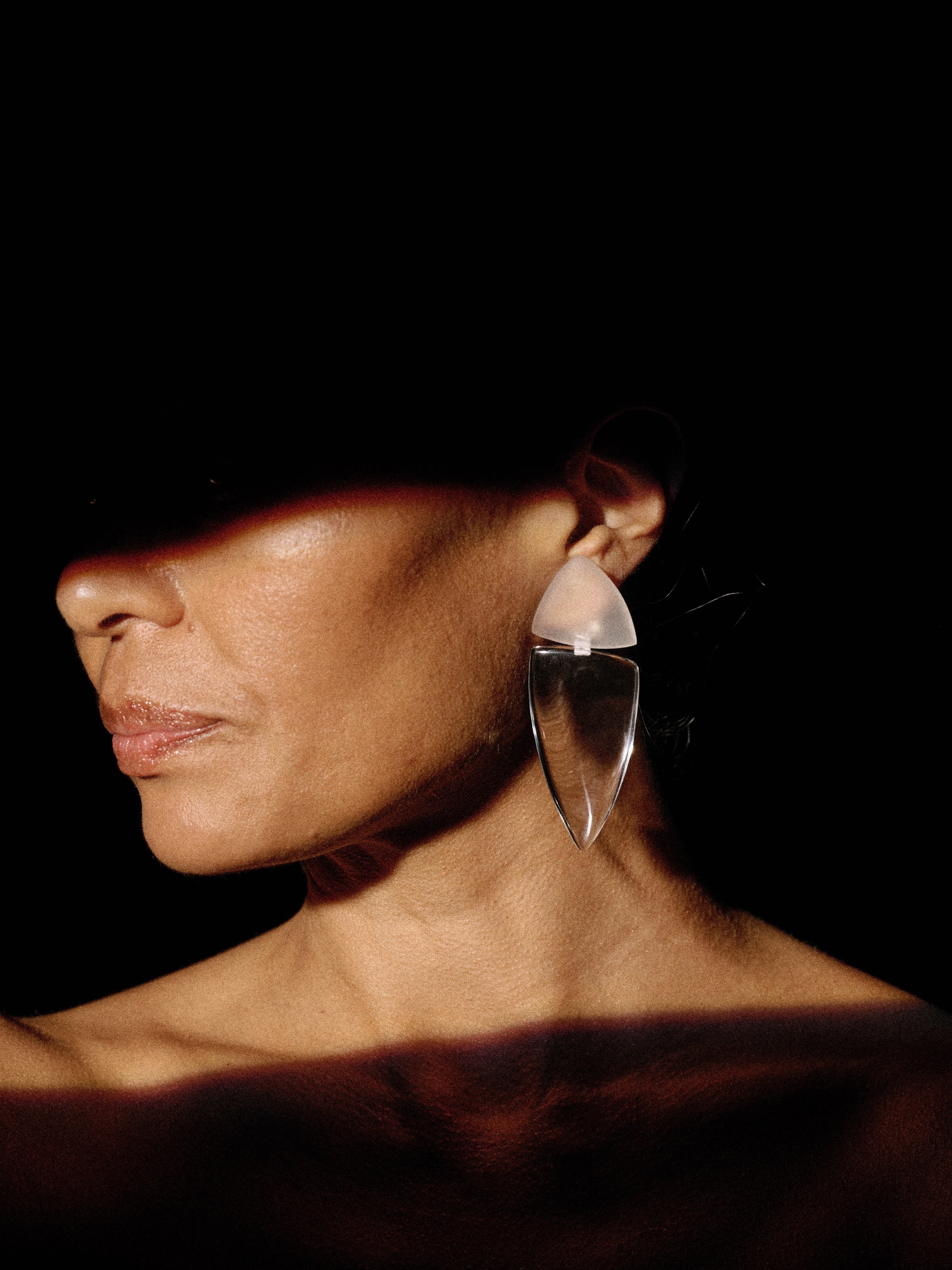 Fira earrings: clear/frosted greencast