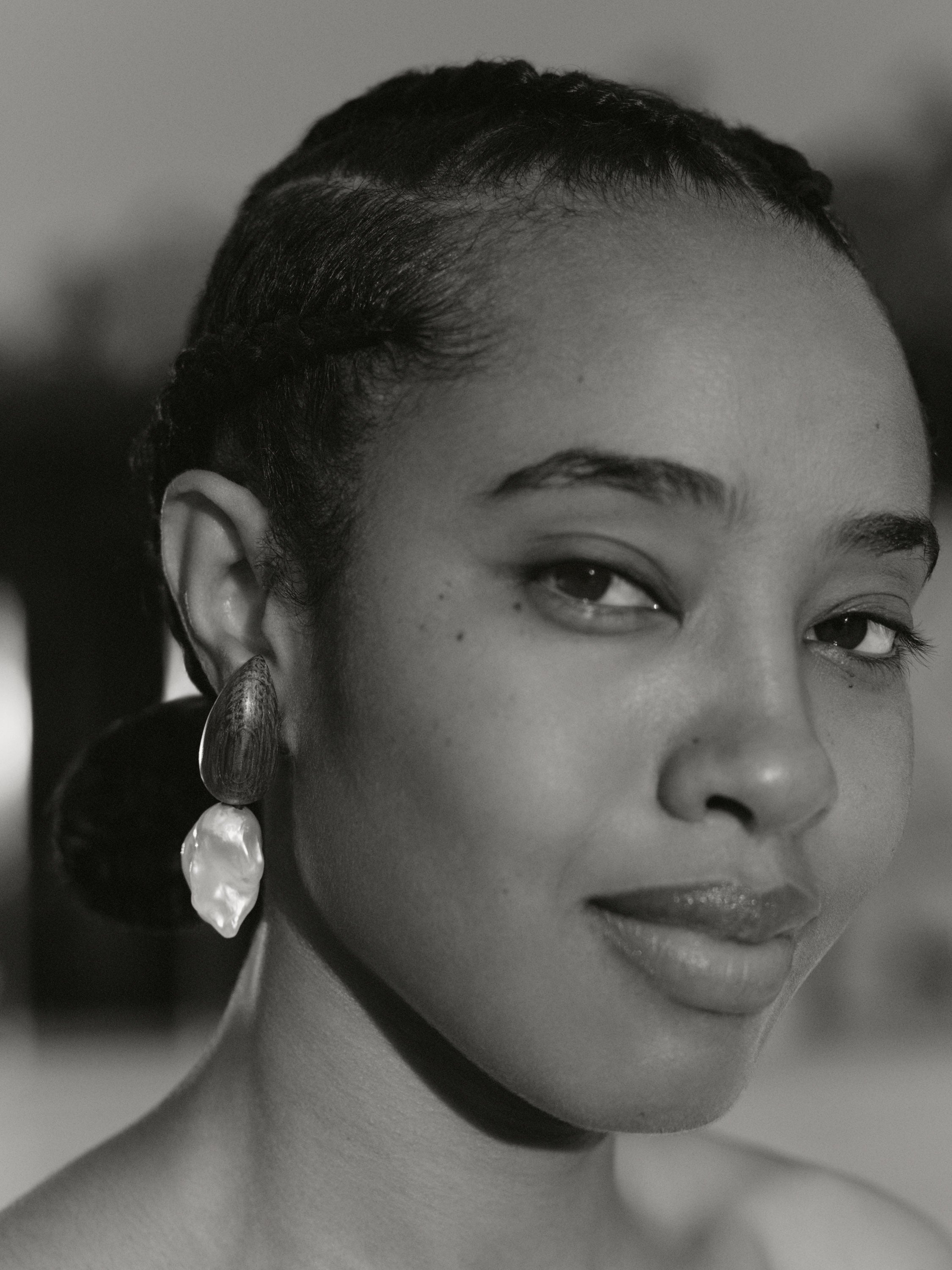 Orage earrings: baroque pearl, bog oak