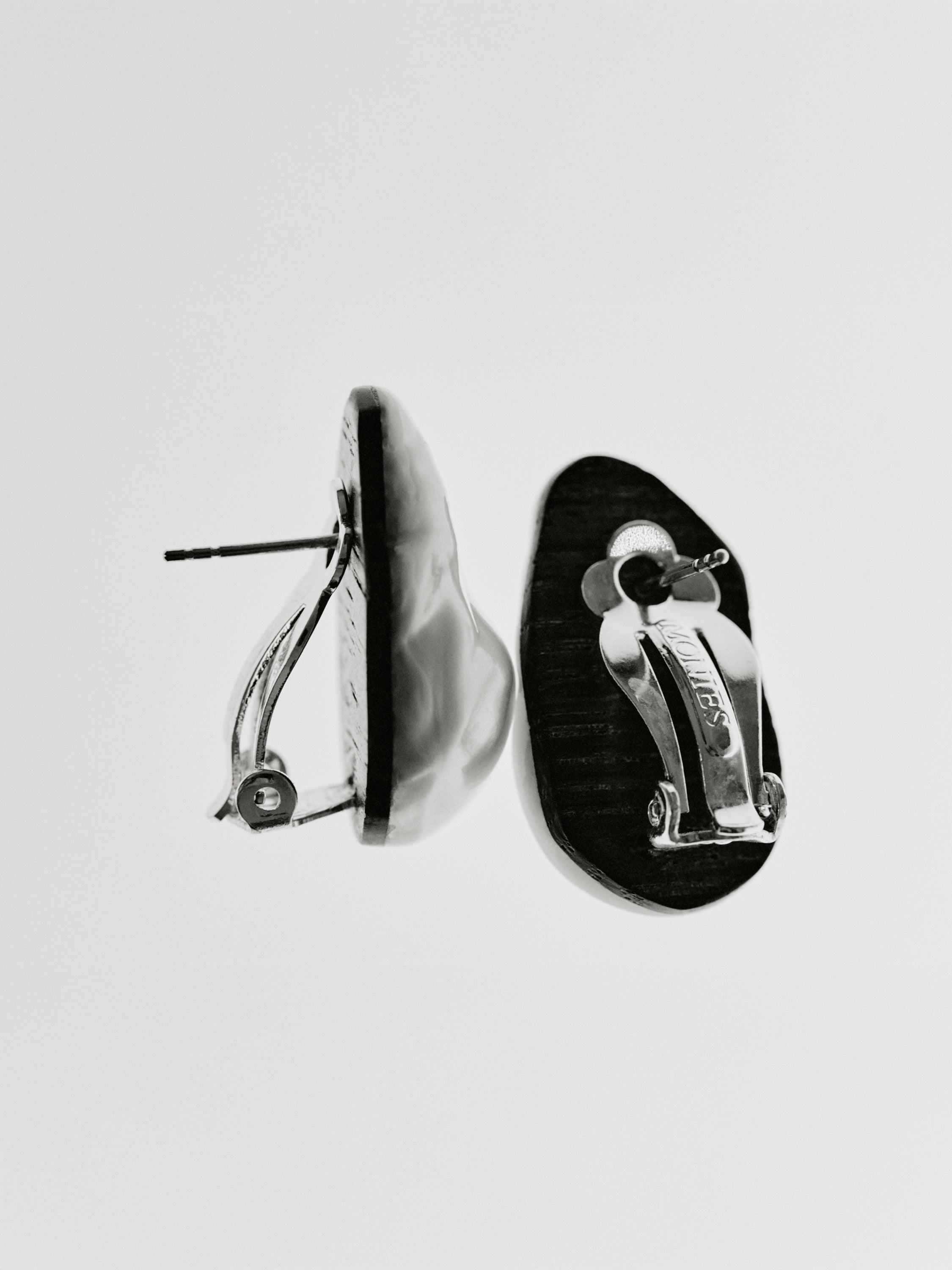 Ombrelle stud earrings: baroque pearl, bog oak