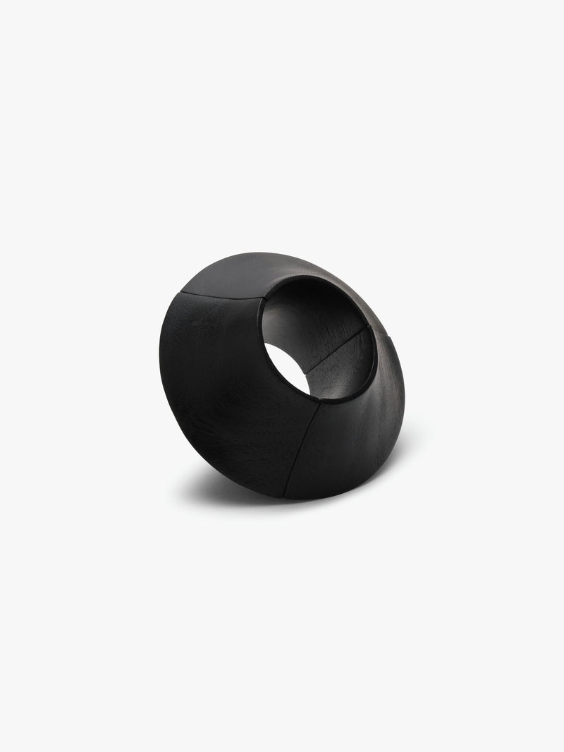Daisy bracelet: black acacia