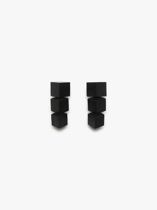 Ignis earring: black acacia