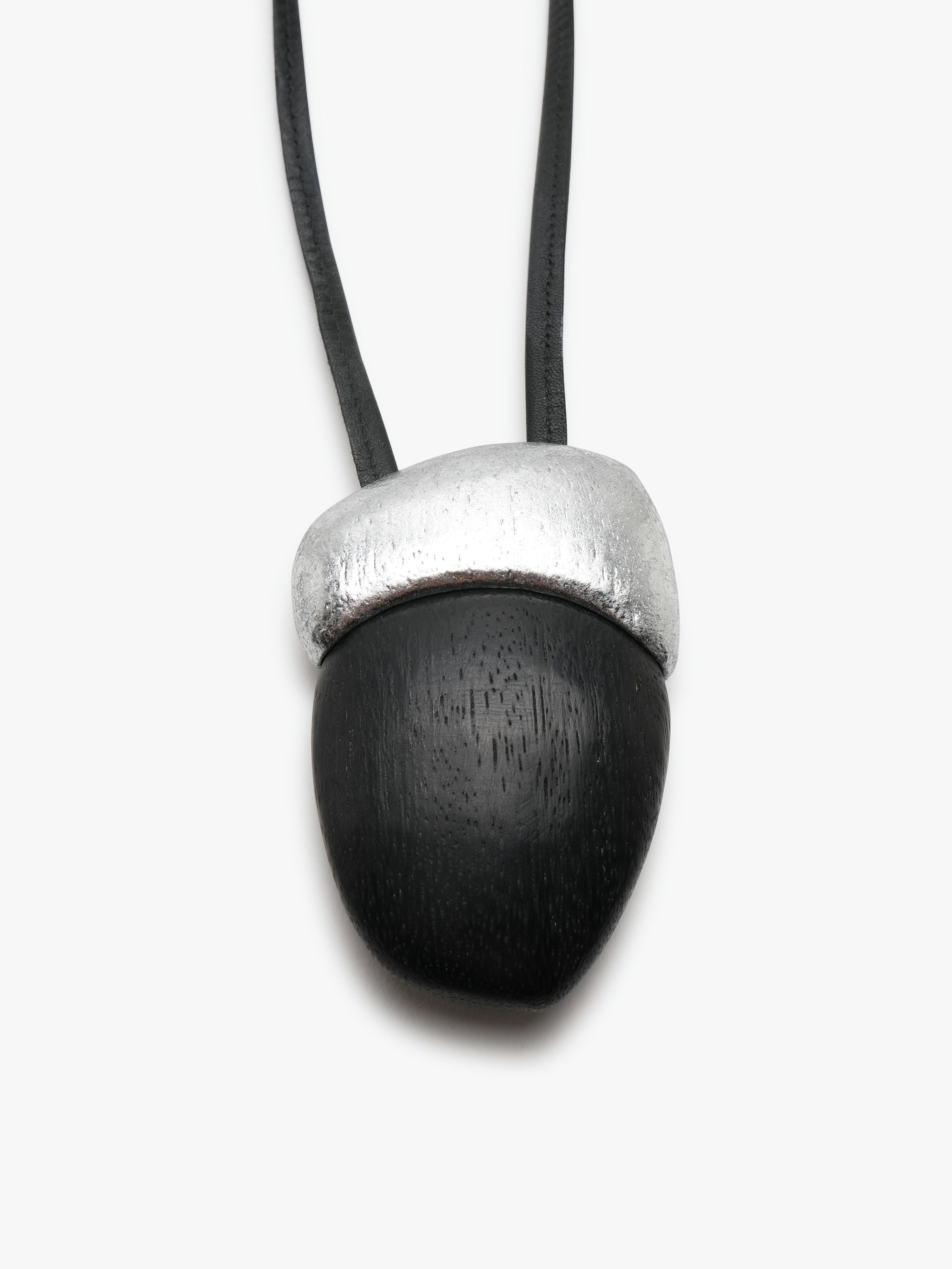 Aurena pendant: silverfoil, acacia