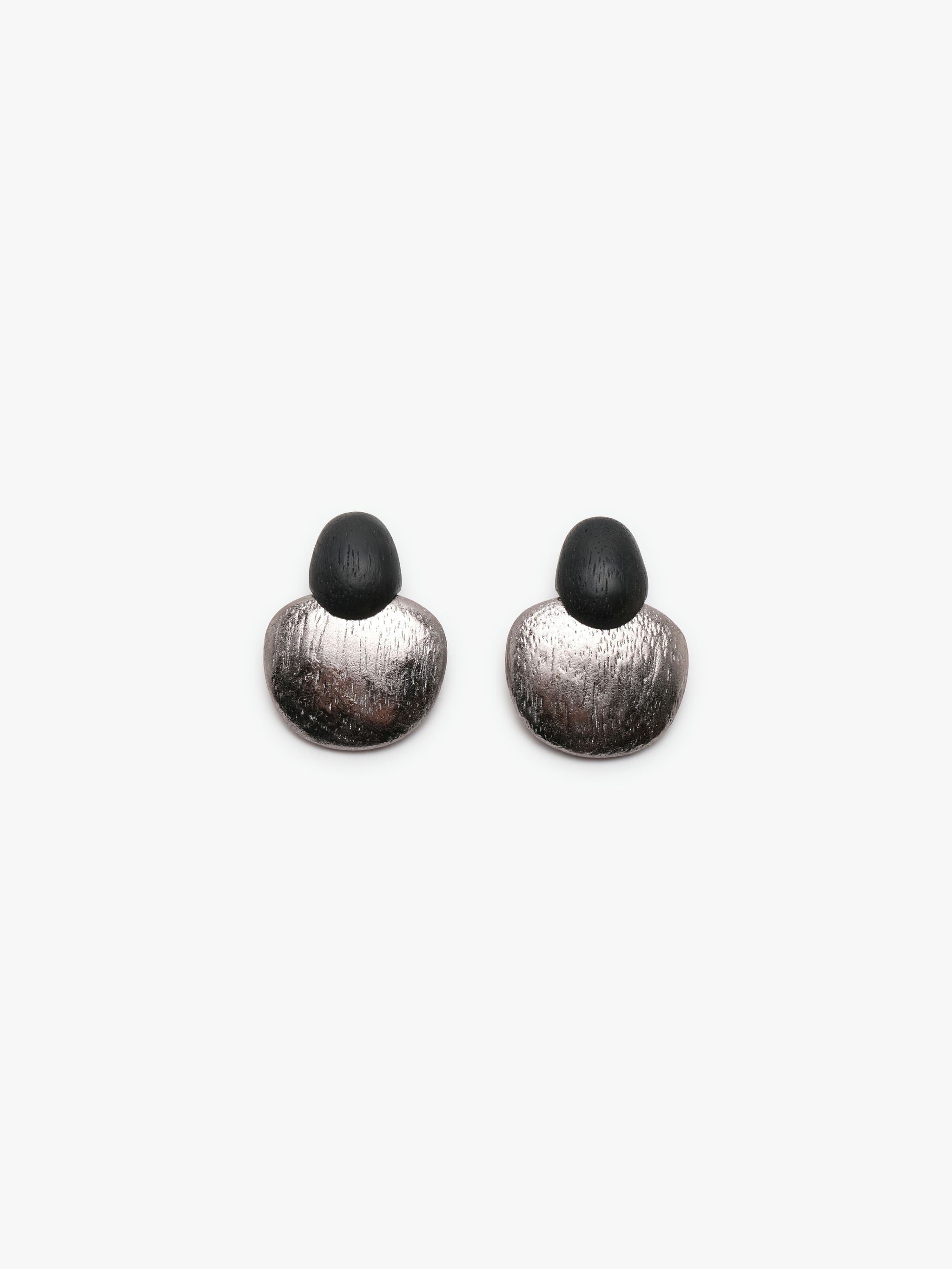 Folia earring: acacia, dark silverfoil