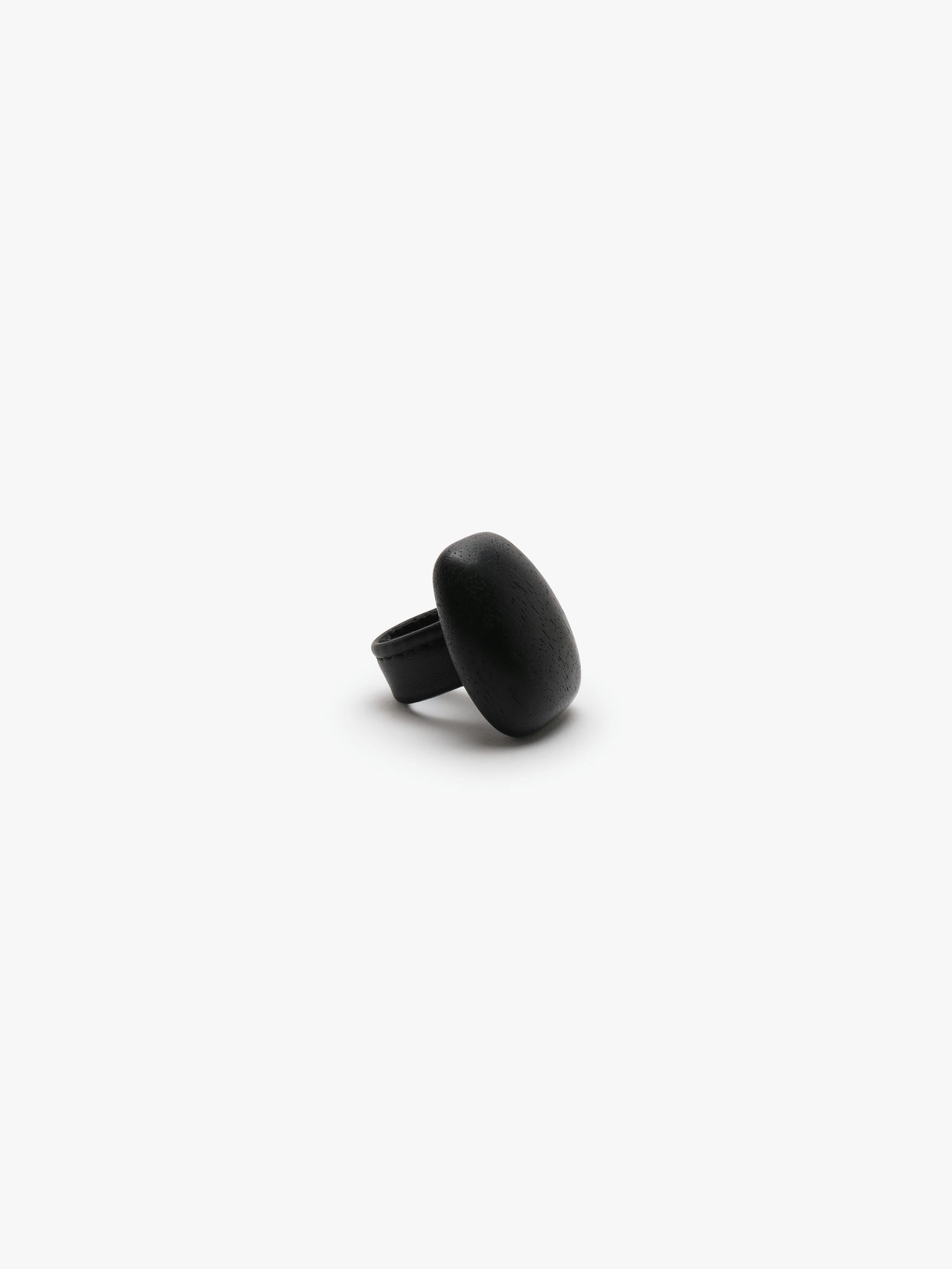 Pinea ring: black acacia