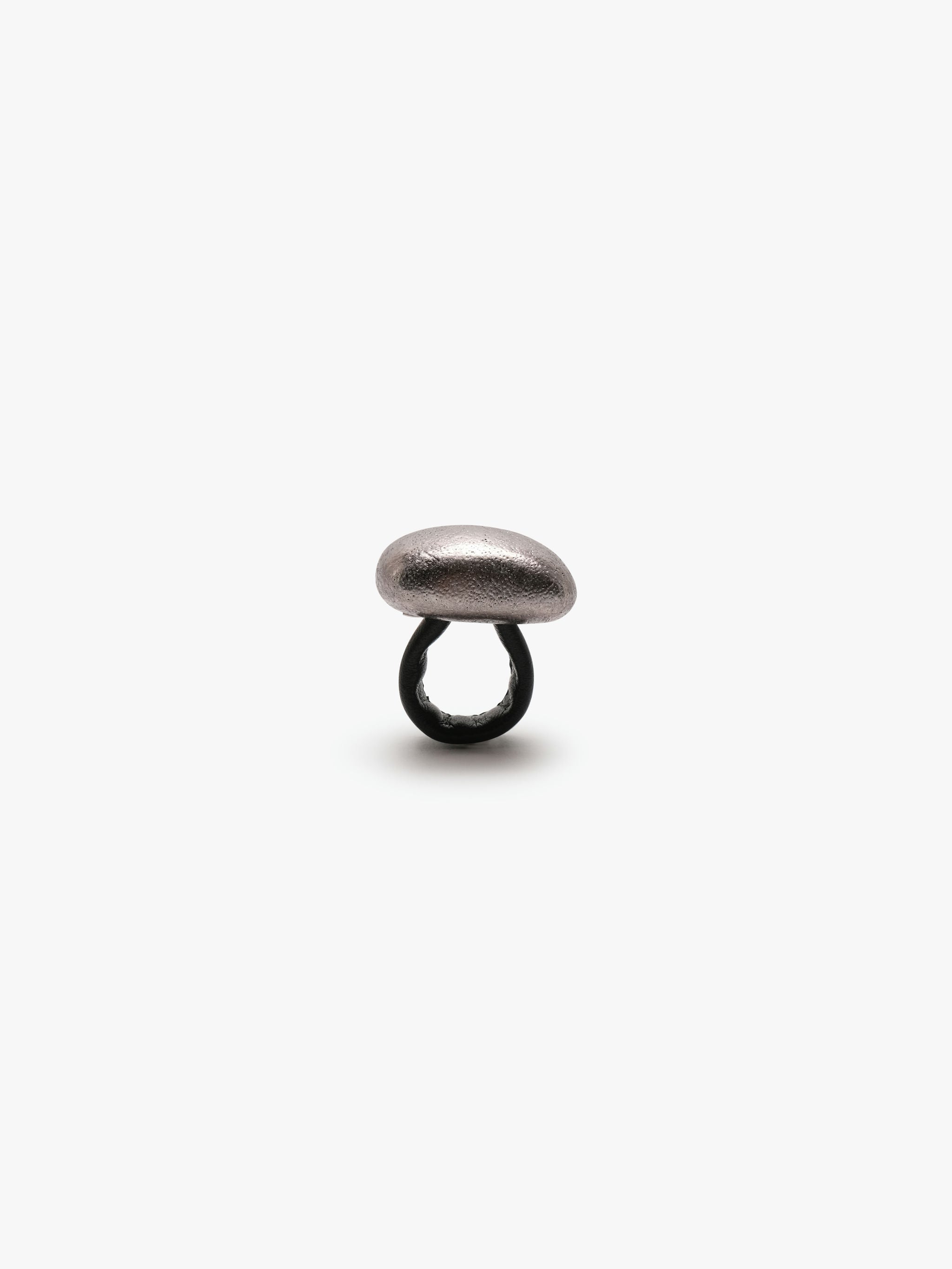 Pinea ring: acacia, dark silverfoil