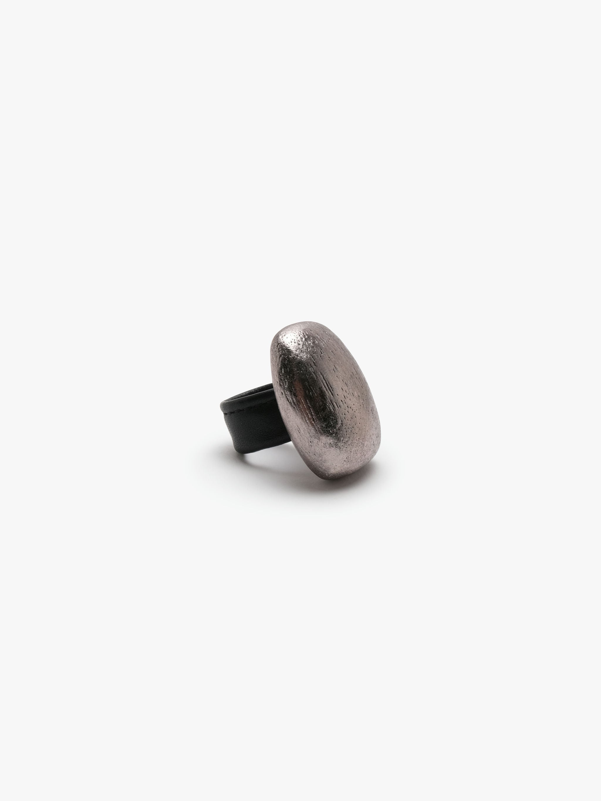 Pinea ring: acacia, dark silverfoil