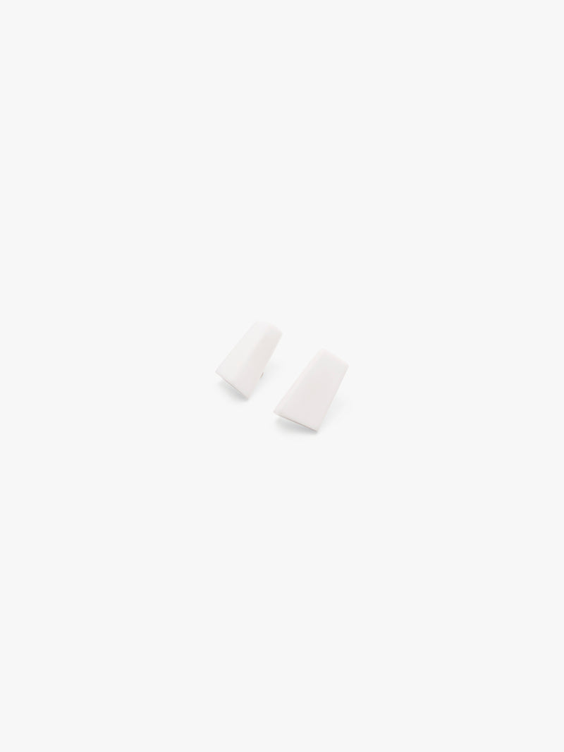 Savana earrings: white greencast