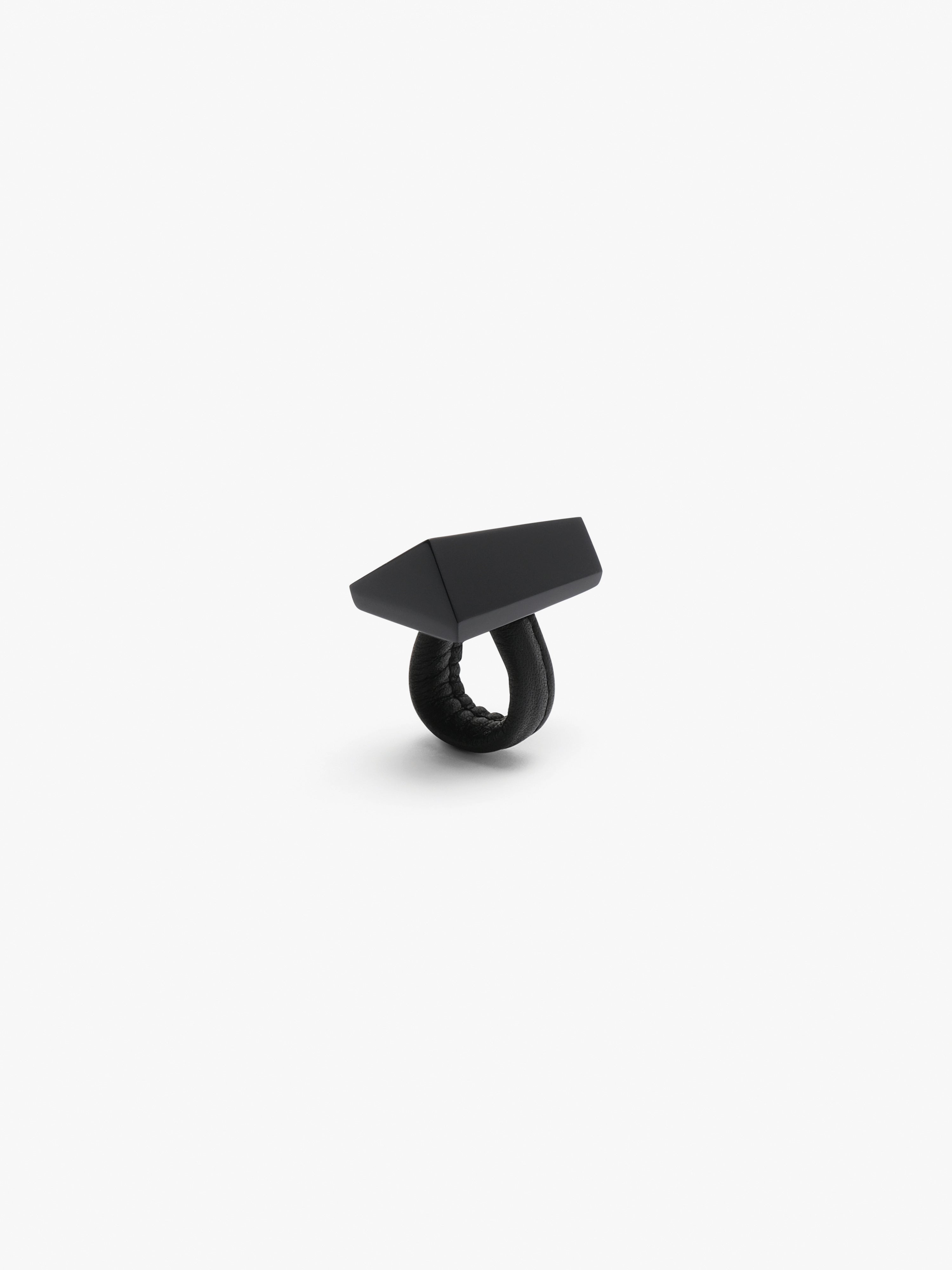 Syva ring: black greencast
