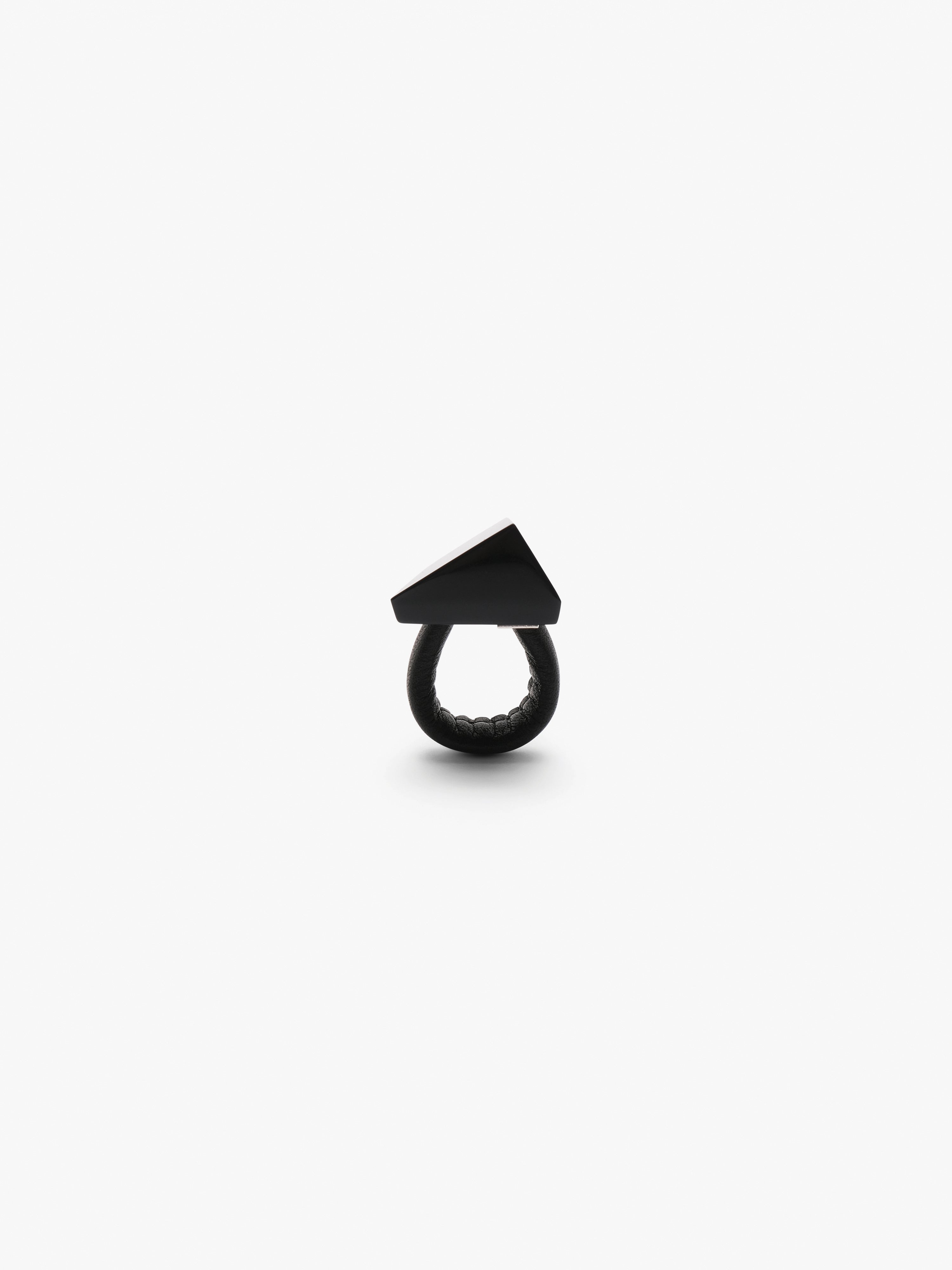 Syva ring: black greencast