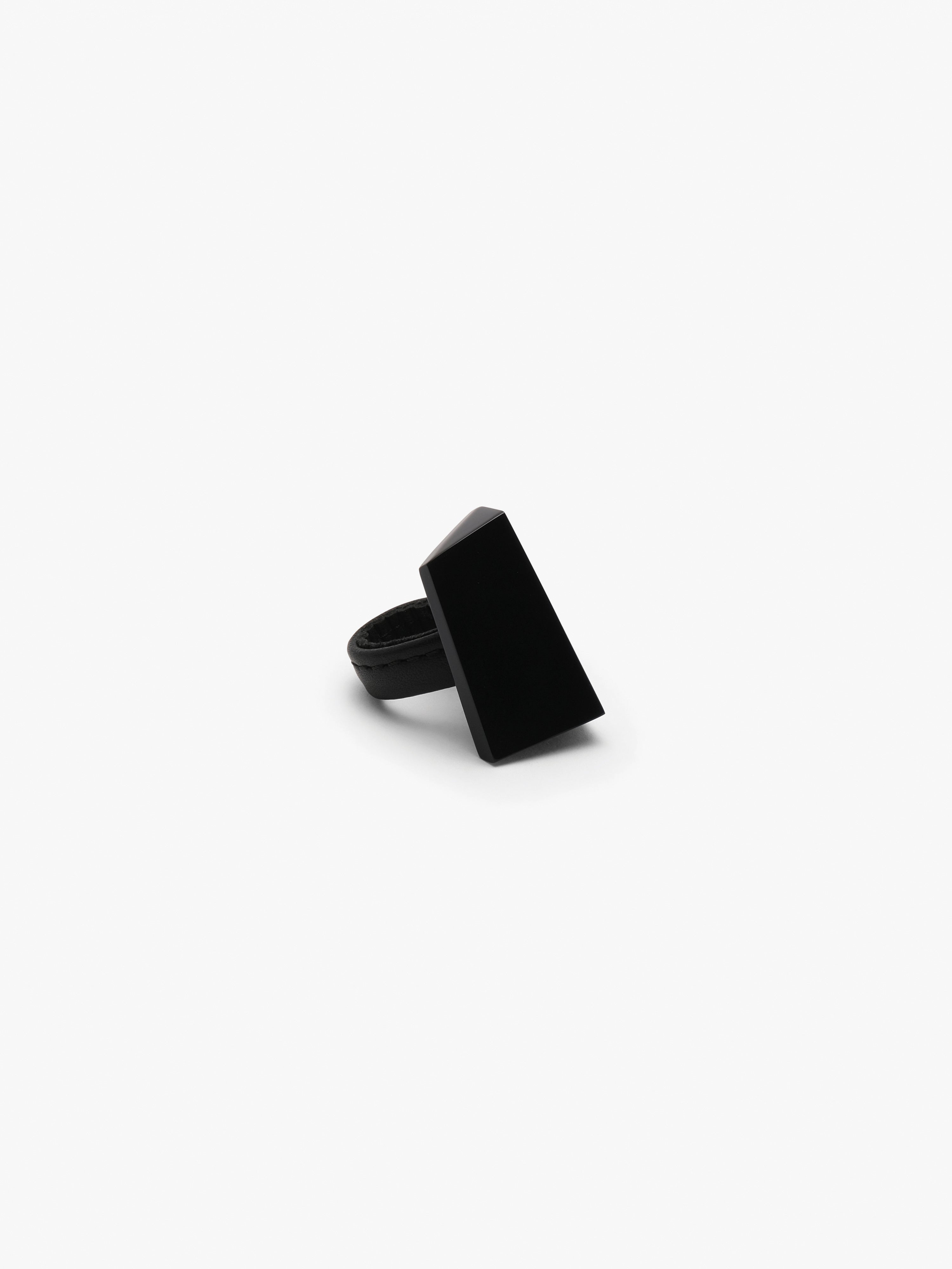 Syva ring: black greencast