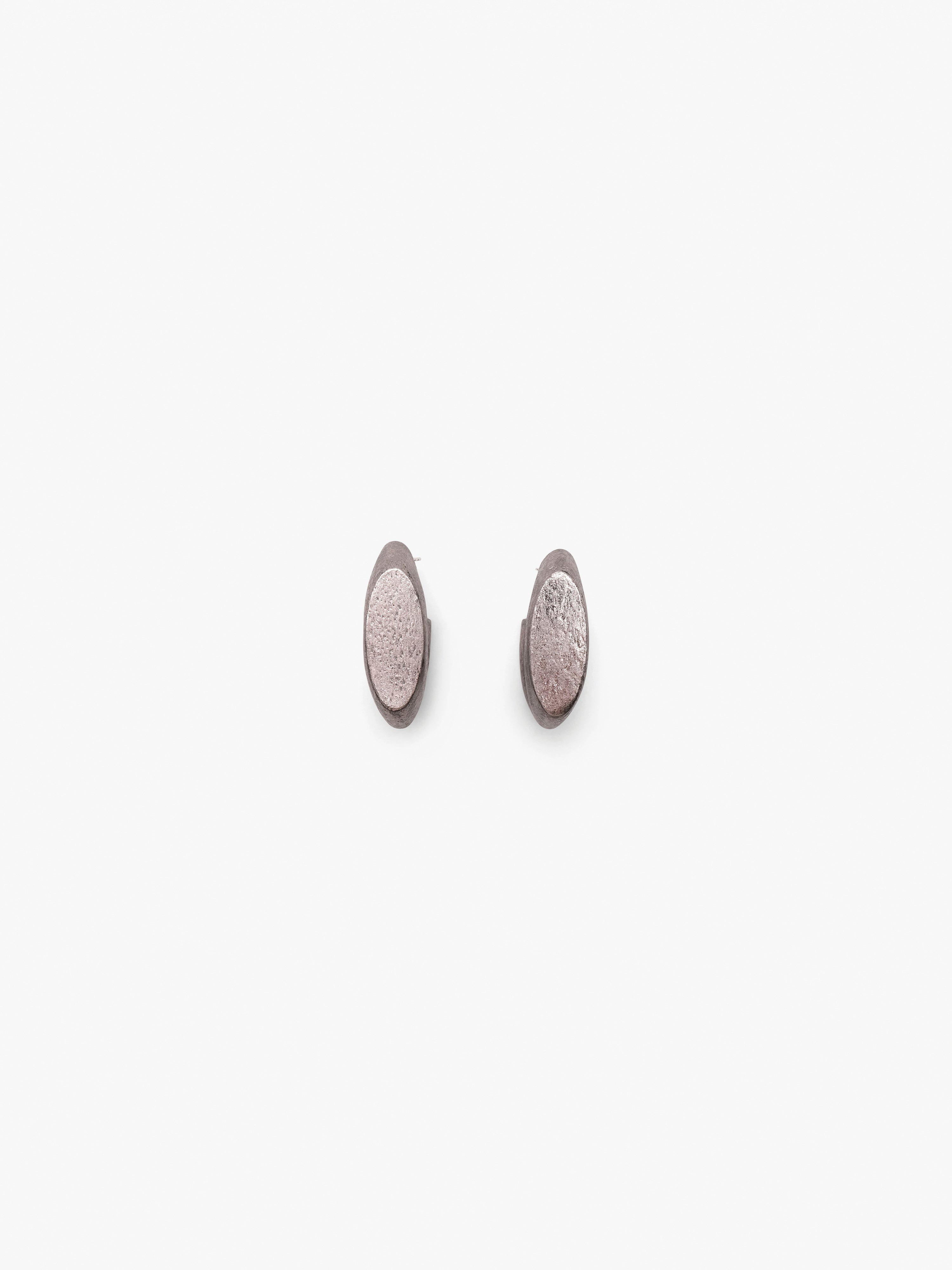 Anora stud earrings: acacia, silverfoil