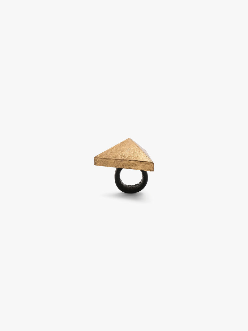 Gemira ring: acacia, leather, goldfoil