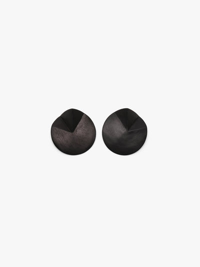 Nomi earrings: black acacia