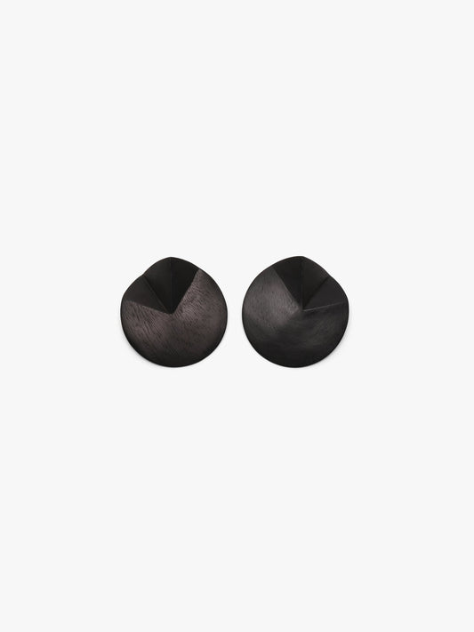 Nomi earrings: black acacia
