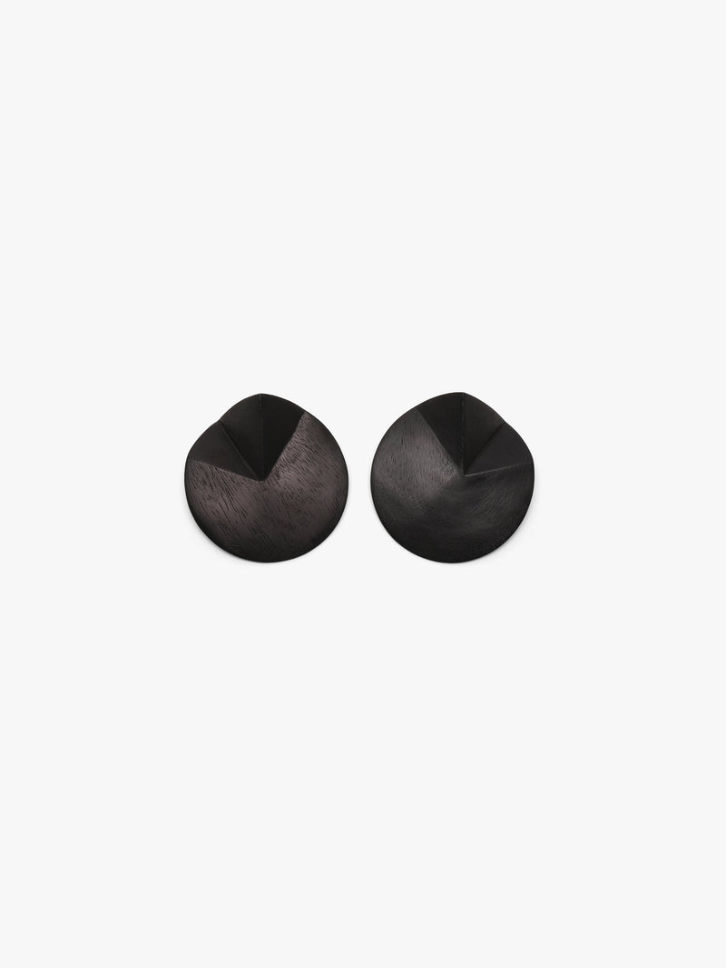 Nomi earrings: black acacia