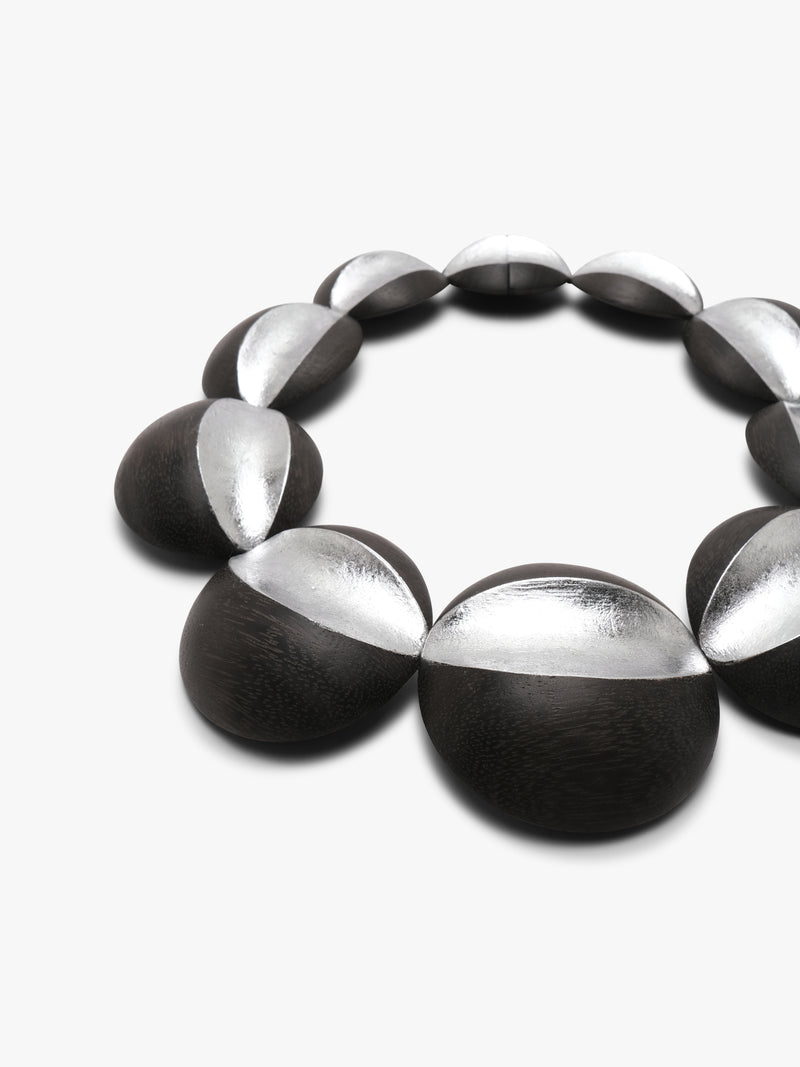 Sava necklace: acacia, silverfoil