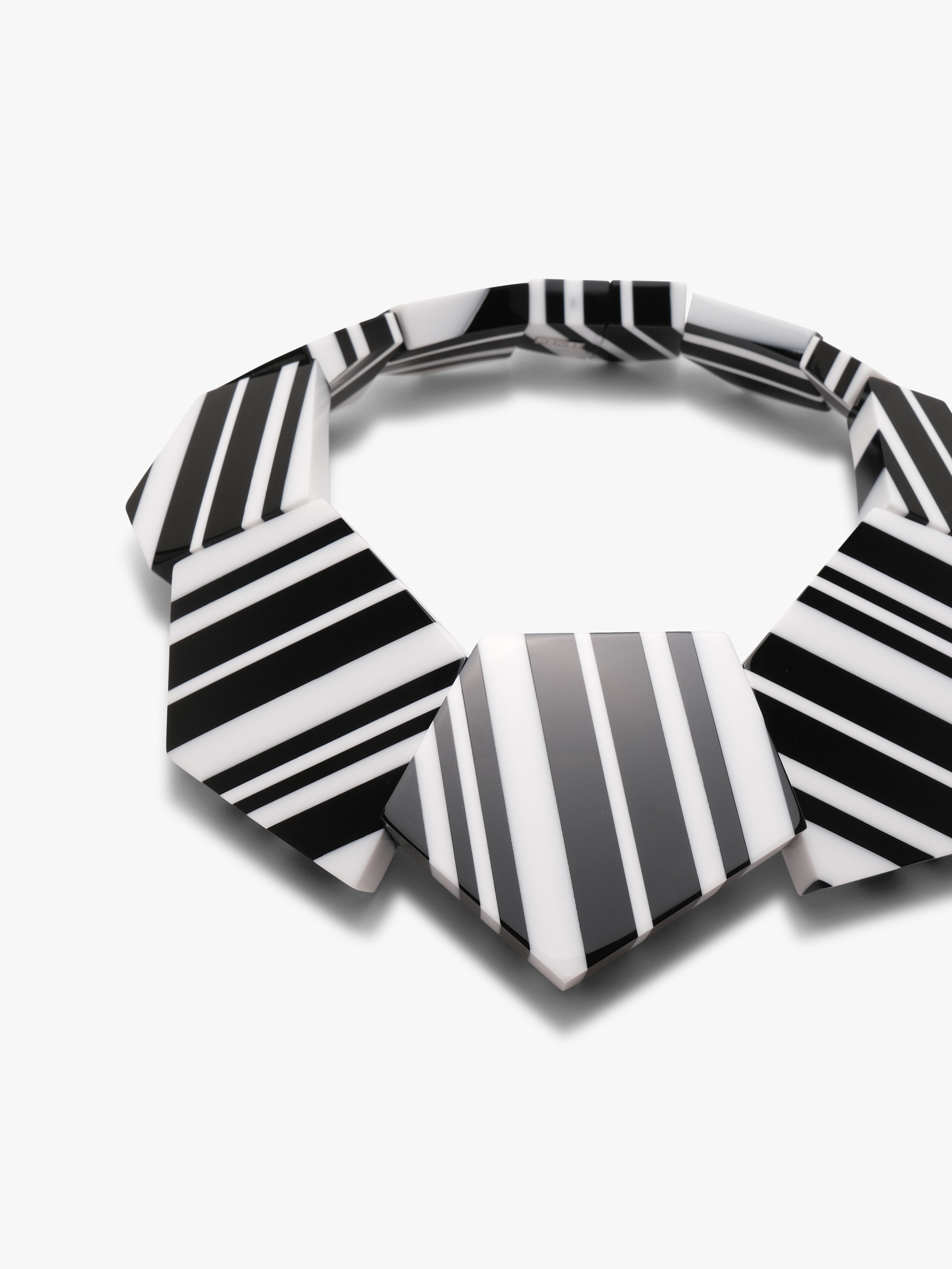 Delta necklace: striped greencast