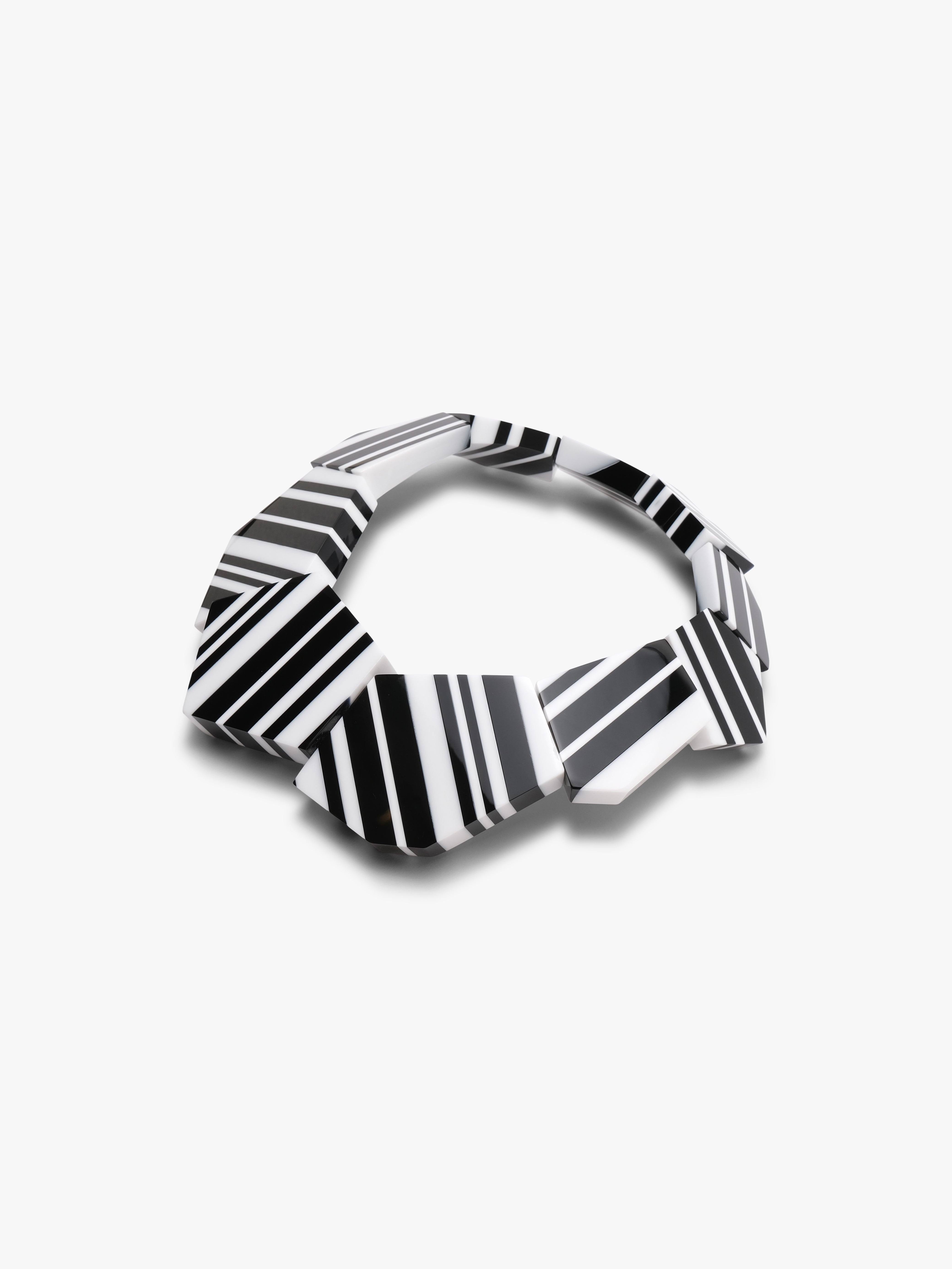 Delta necklace: striped greencast