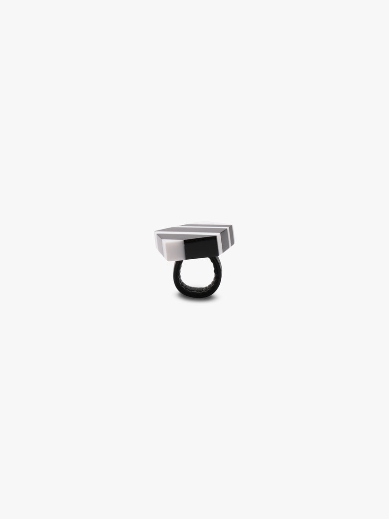 Shema ring: striped greencast
