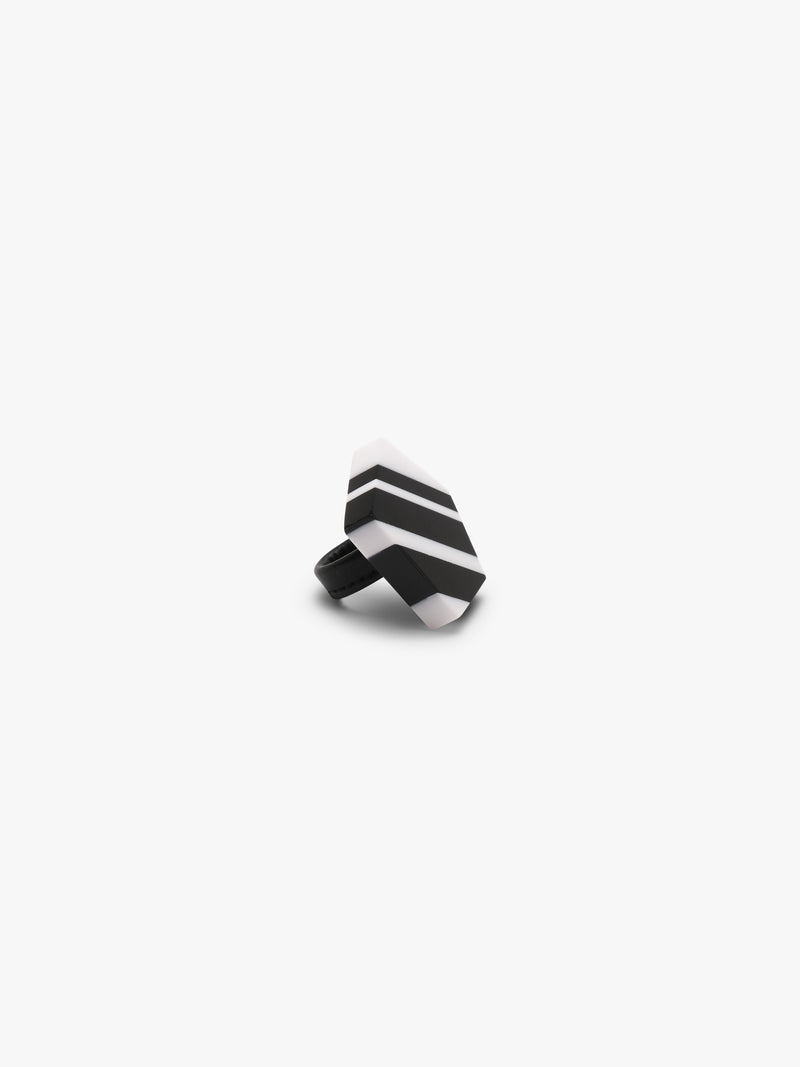 Shema ring: striped greencast