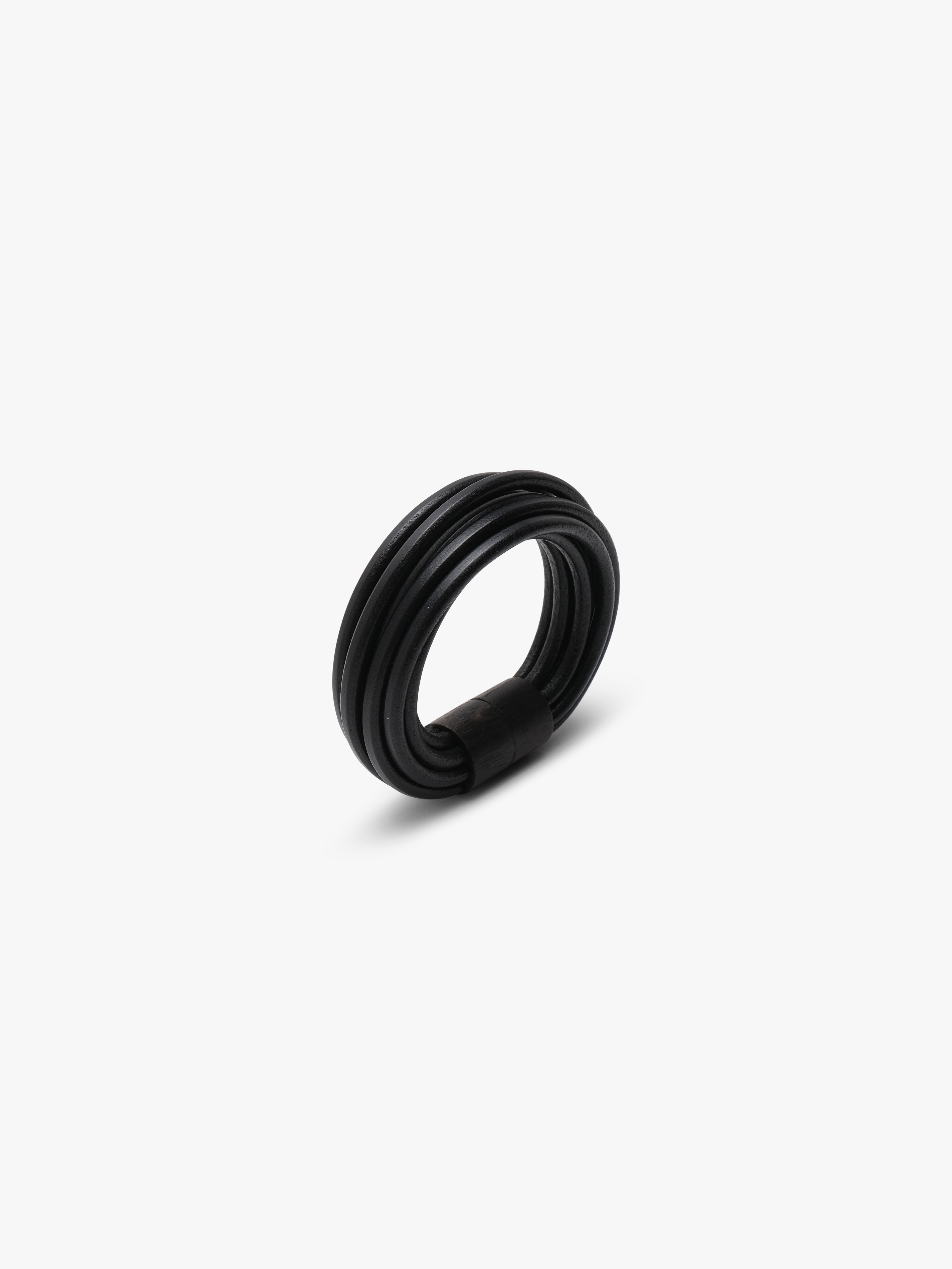 Mito bracelet: leather, bog oak