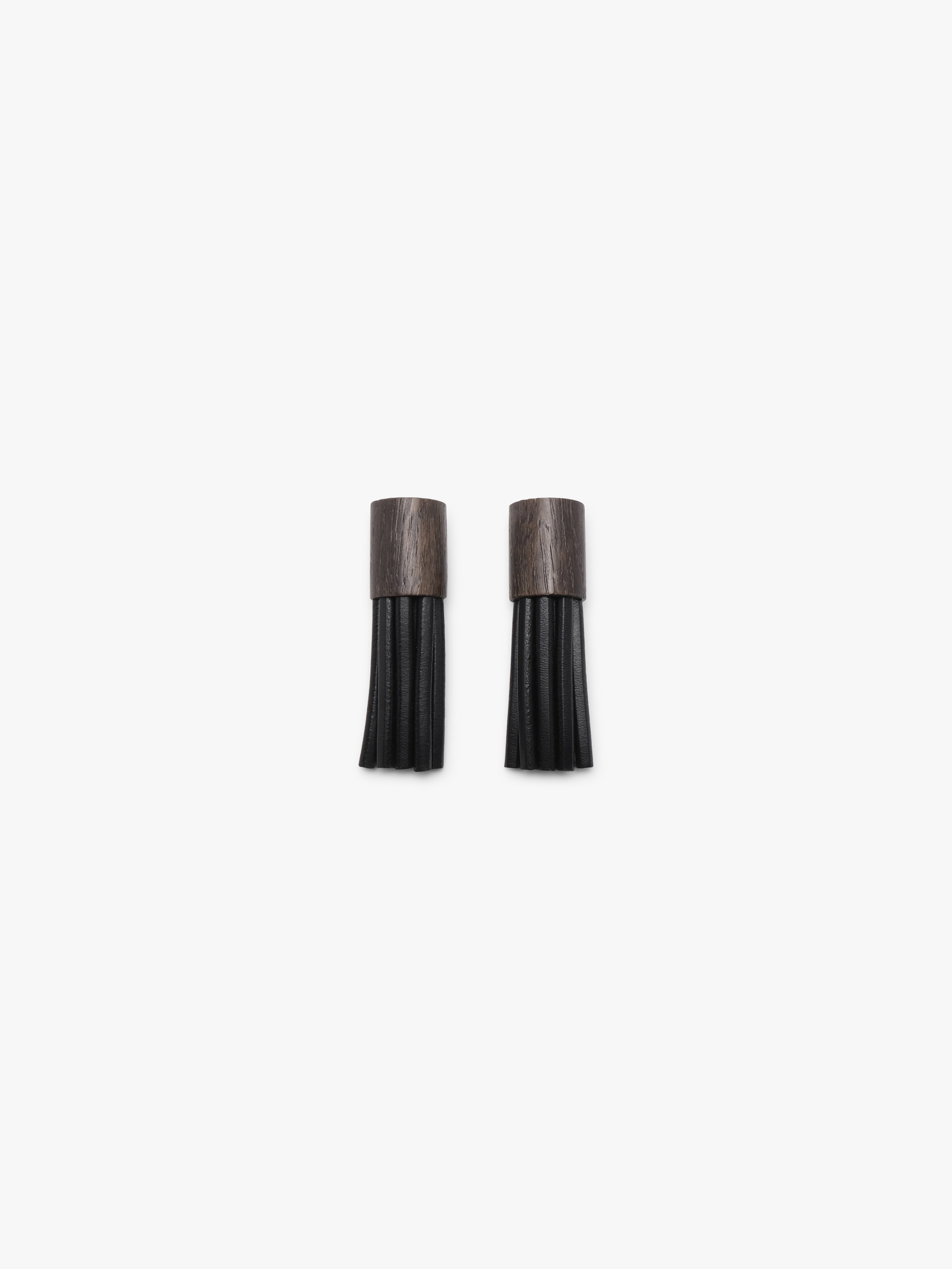 Apira earrings: leather, bog oak