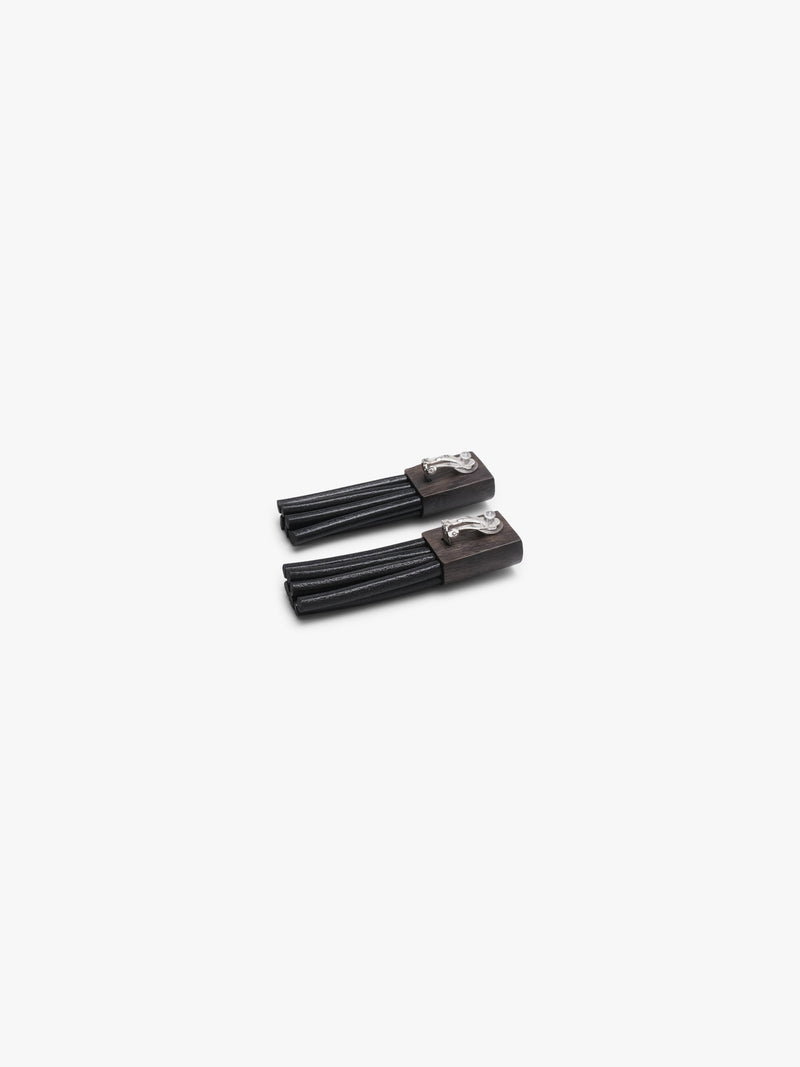Apira earrings: leather, bog oak