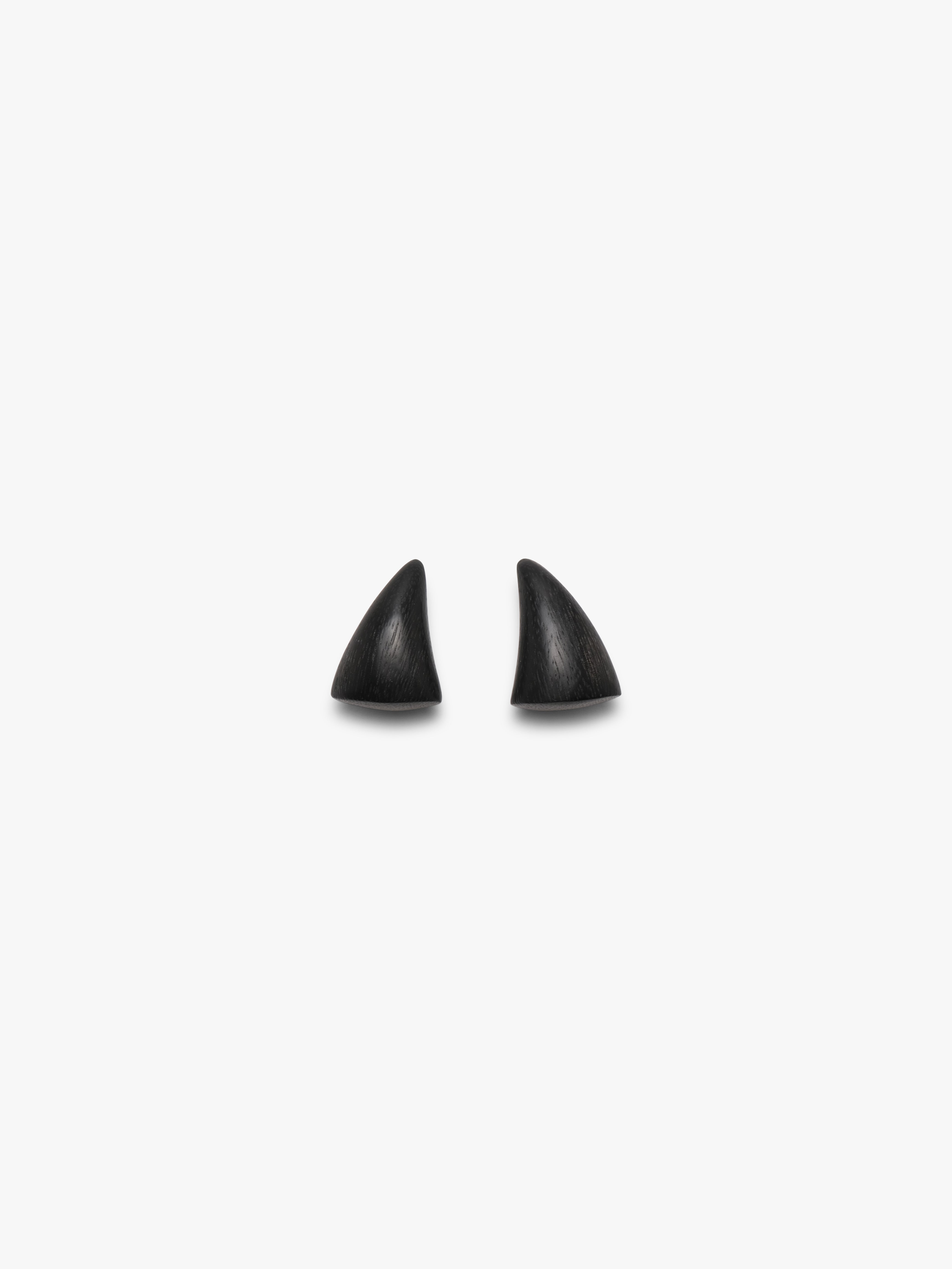 Haze earrings: black acacia